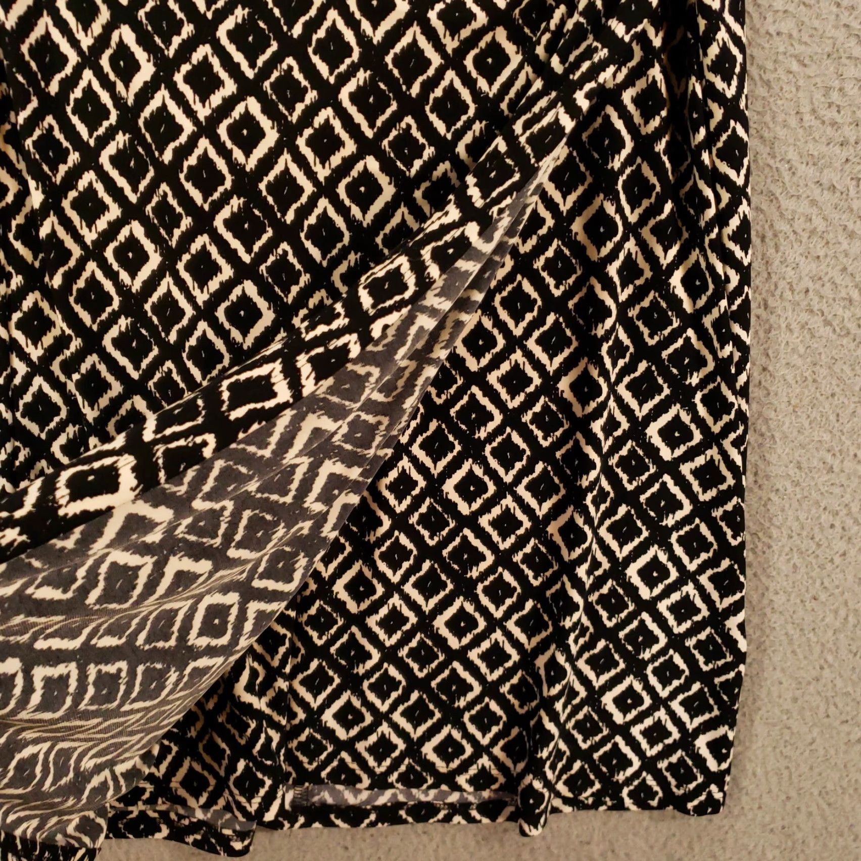 Ralph Lauren Ralph Lauren Dress Womens Size 6 Black White Geometric Ruched Side Slit V-Neck Midi Sheath Bodycon Size M / US 6-8 / IT 42-44 - 3 Thumbnail