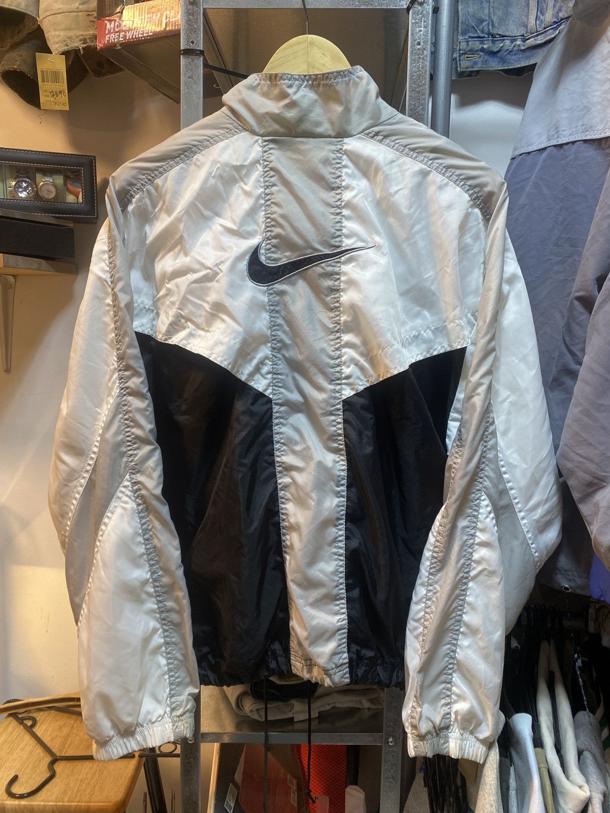 Nike Vintage Nike Swoosh Windbreaker Jacket Size US L / EU 52-54 / 3 - 5 Thumbnail