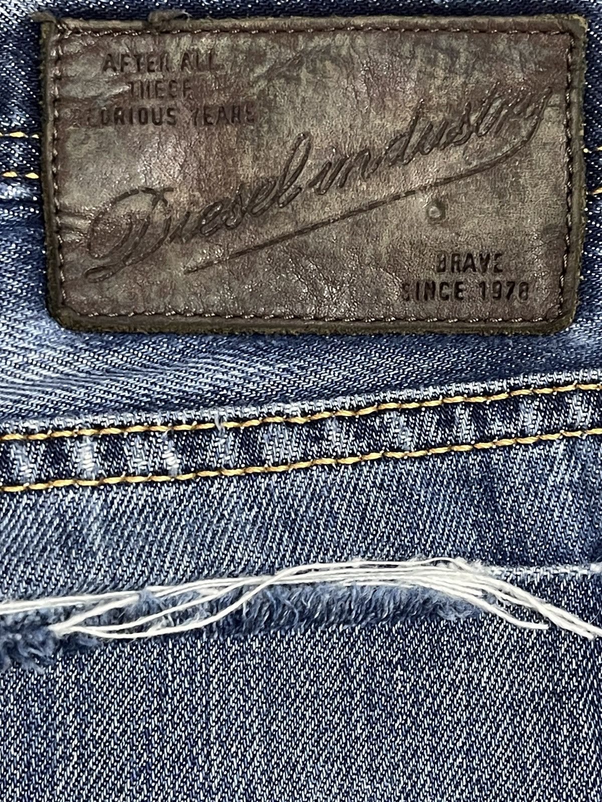 Diesel Vintage Diesel Industry Blue Wash Distress Bootcut Jeans Size US 32 / EU 48 - 10 Thumbnail