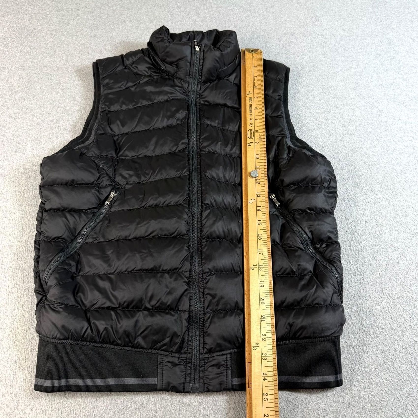 Lululemon Lululemon Vest Womens Medium Black Down Puffer Full Zip Outdoors Hiking Jacket/Coat Vintage No Mens Size M / US 6-8 / IT 42-44 - 7 Thumbnail