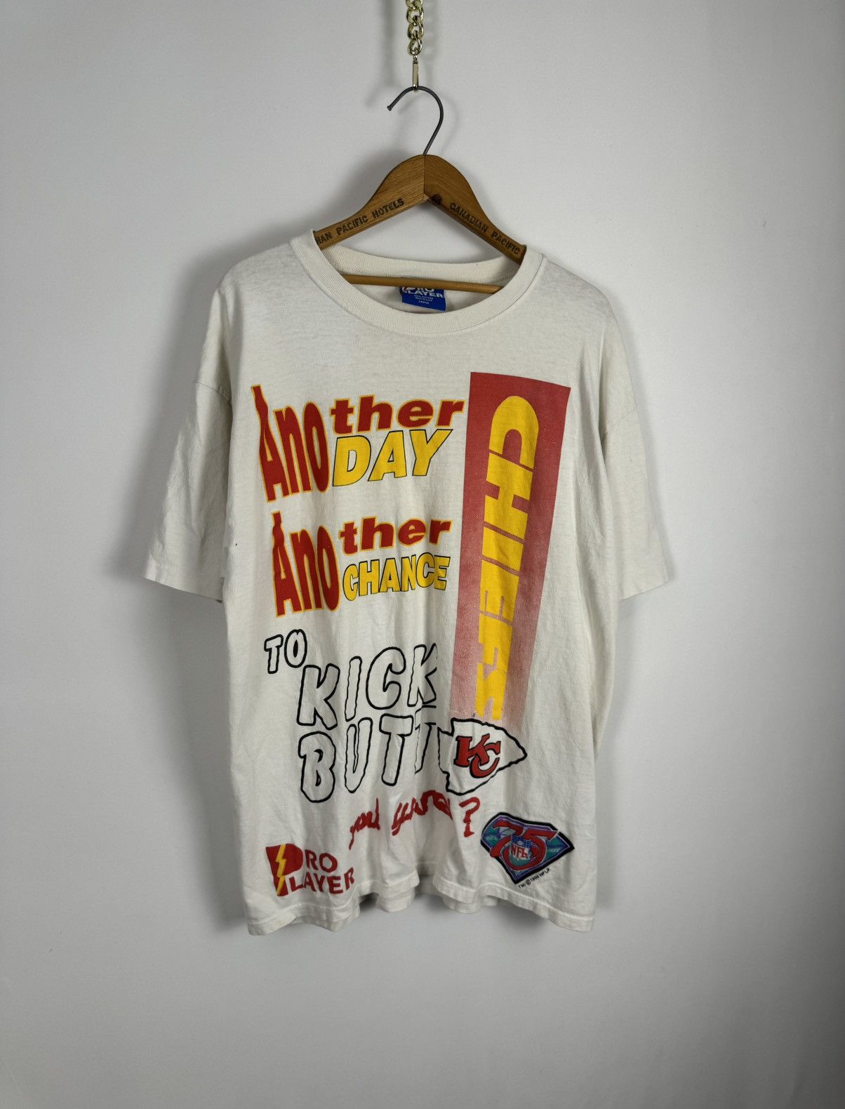Vintage Vintage 90s Kansas City Chiefs Single Stitch Tee Size US XL / EU 56 / 4 - 1 Thumbnail