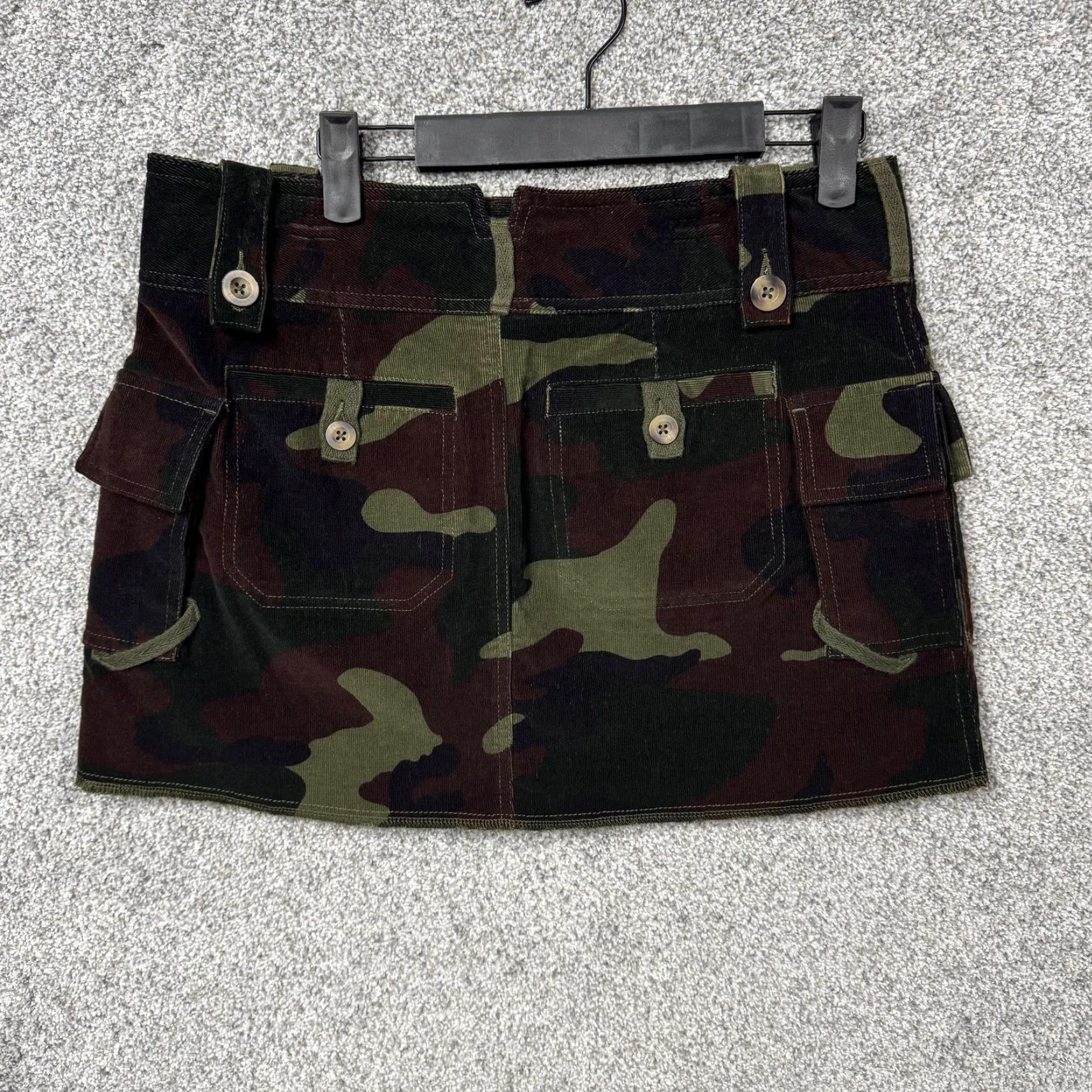 Vintage Moda International Mini Skirt 6 Camo Cargo Indie Sleaze Grunge Utility Military Skirt Women XS-? Hmm cannot. Size 28" / US 6 / IT 42 - 7 Thumbnail