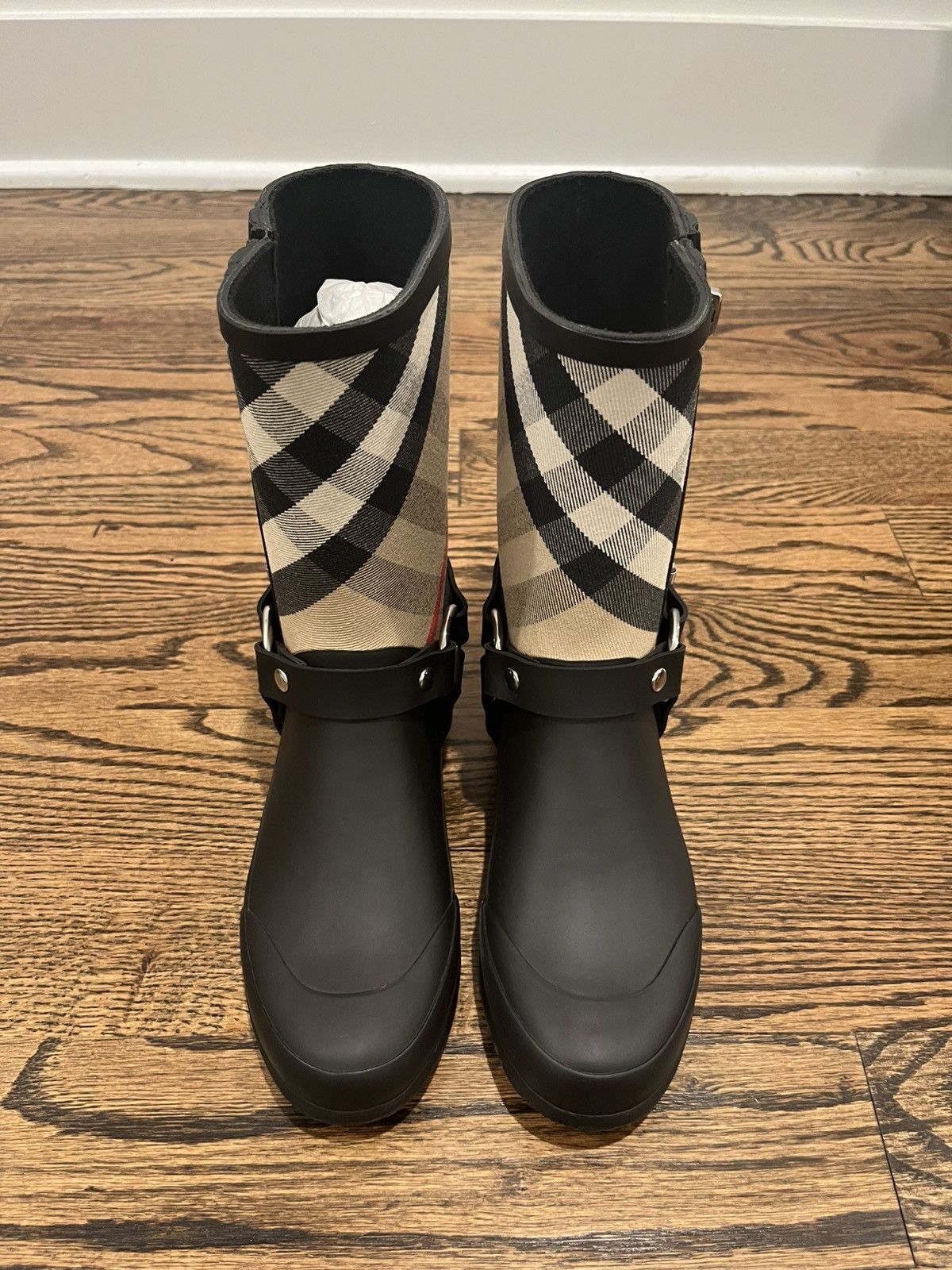 Burberry Burberry Strap Detail House Check Rubber Rain Boots Size US 5 / IT 35 - 5 Thumbnail