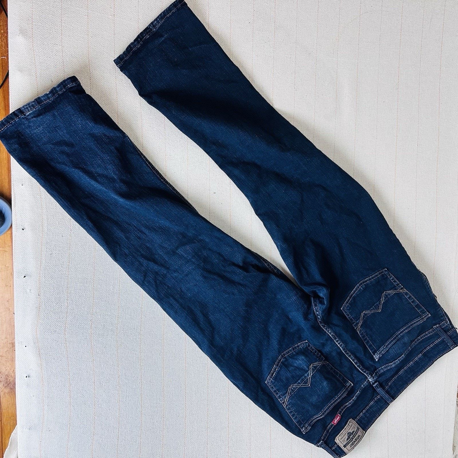 Wrangler Wrangler Men's Blue Denim Dark Wash Taper Straight fit Jeans Size US 32 / EU 48 - 6 Thumbnail