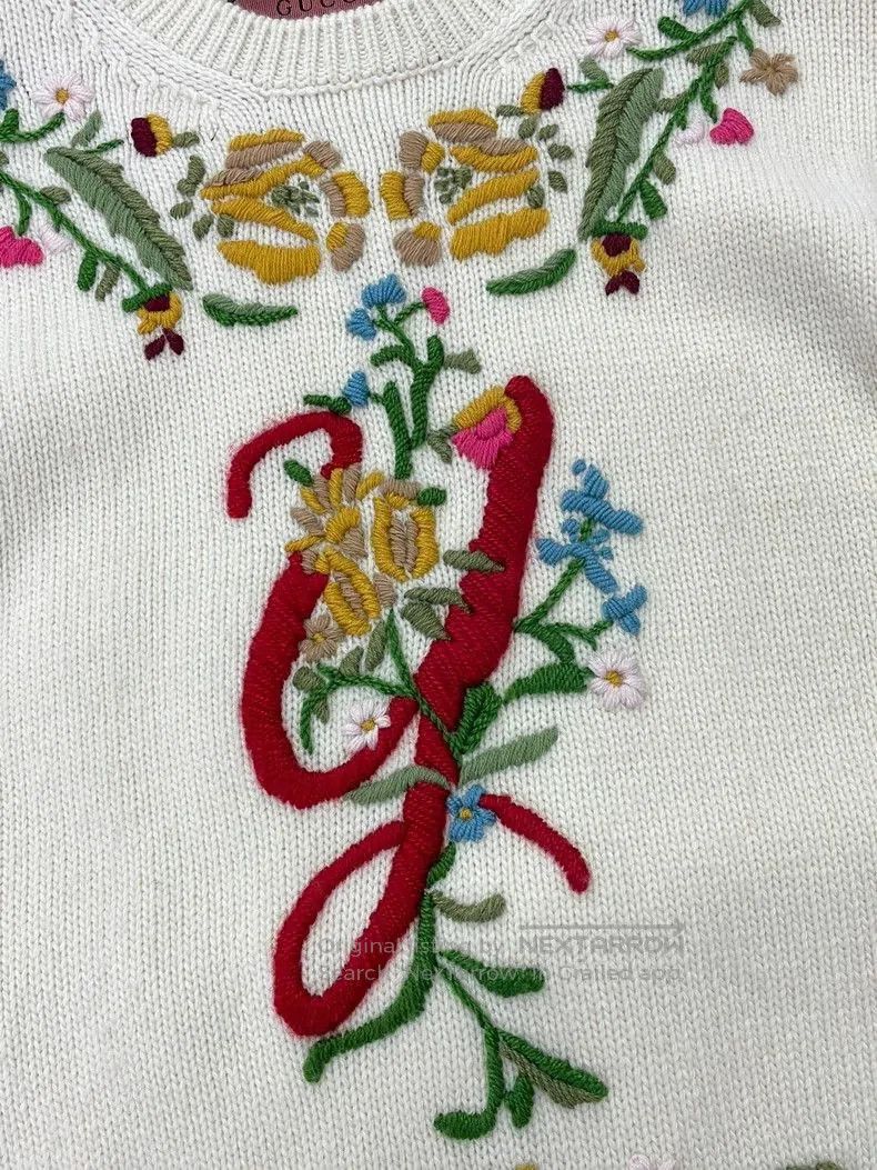 Gucci Gucci White Embroidered Lantern Sleeve Sweater. Size US M / EU 48-50 / 2 - 2 Thumbnail