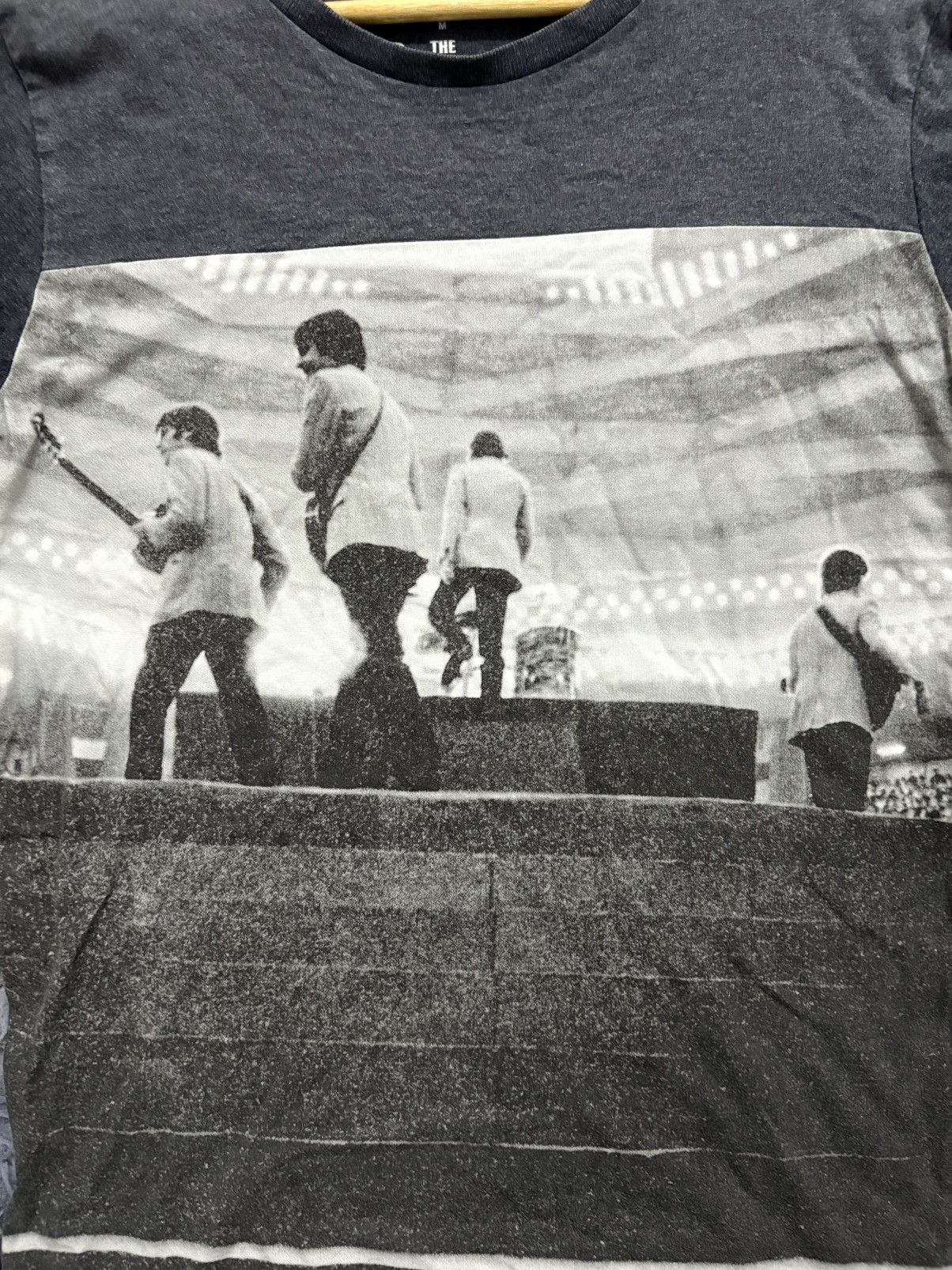 Band Tees 🔥HOT🔥 THE BEATLES PHOTO TEE VERY RARE Size US M / EU 48-50 / 2 - 2 Thumbnail