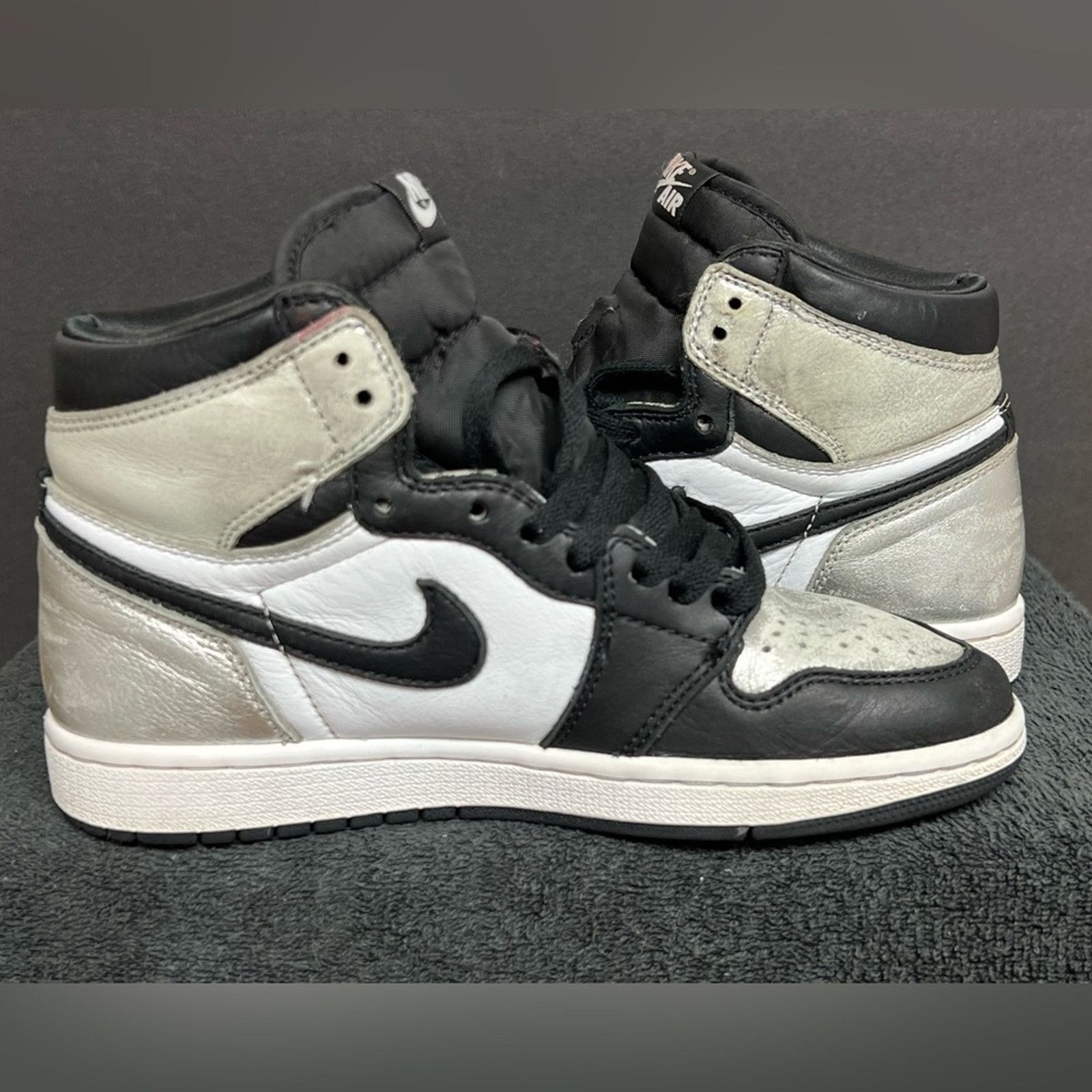 Jordan Brand Jordan 1 High OG Metallic Silver Women’s SIZE 7 Size US 7 / IT 37 - 3 Thumbnail