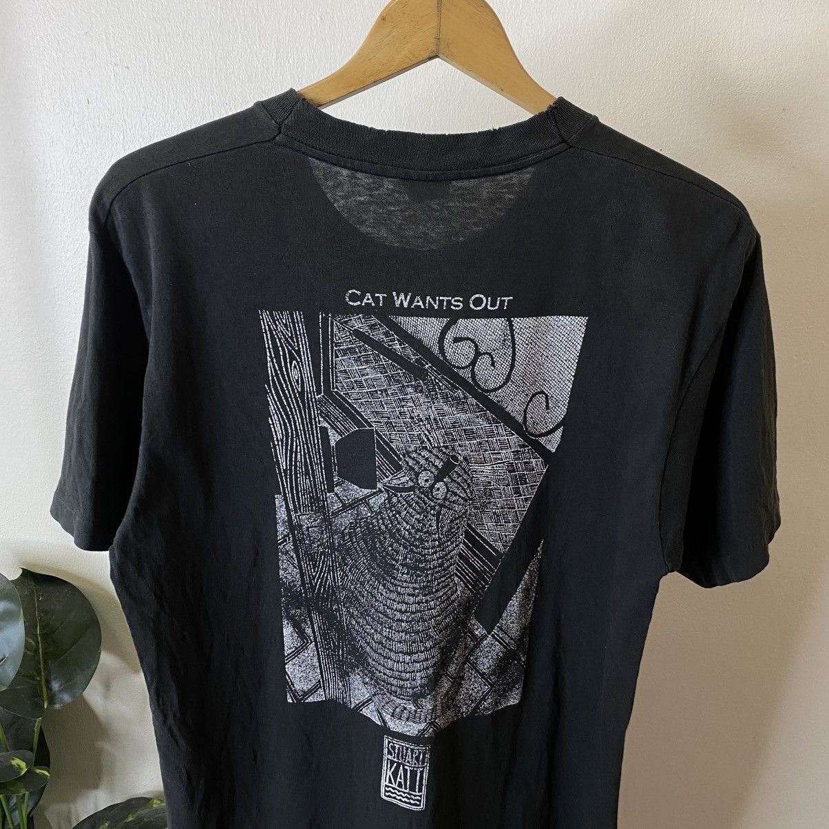 Vintage Vintage 80s Stuart Katt Cats Want In Artwork T Shirt Art Size US M / EU 48-50 / 2 - 6 Thumbnail