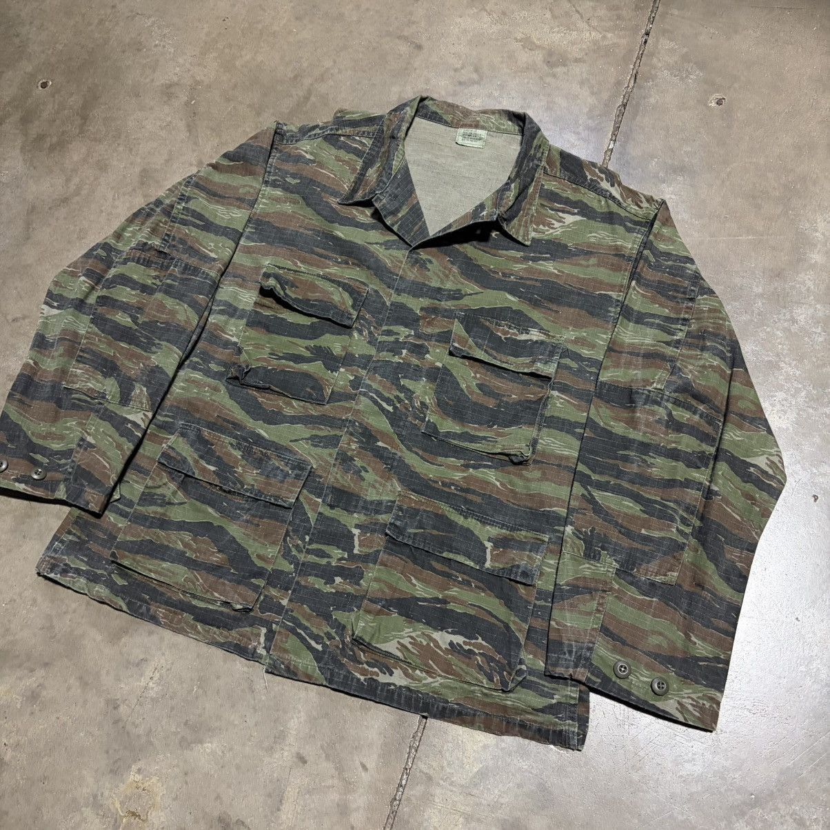 Vintage Vintage Tiger Stripe Camo Jacket Military Field Shirt 80s Size US XL / EU 56 / 4 - 2 Thumbnail