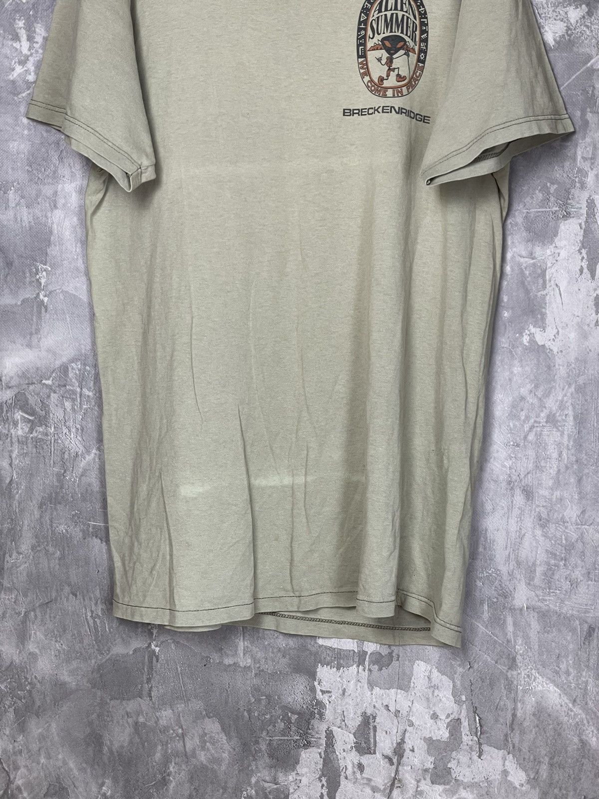 Vintage Vintage Y2K Crazy 1996s Big Logo Alien Summer T shirt Size US L / EU 52-54 / 3 - 10 Thumbnail