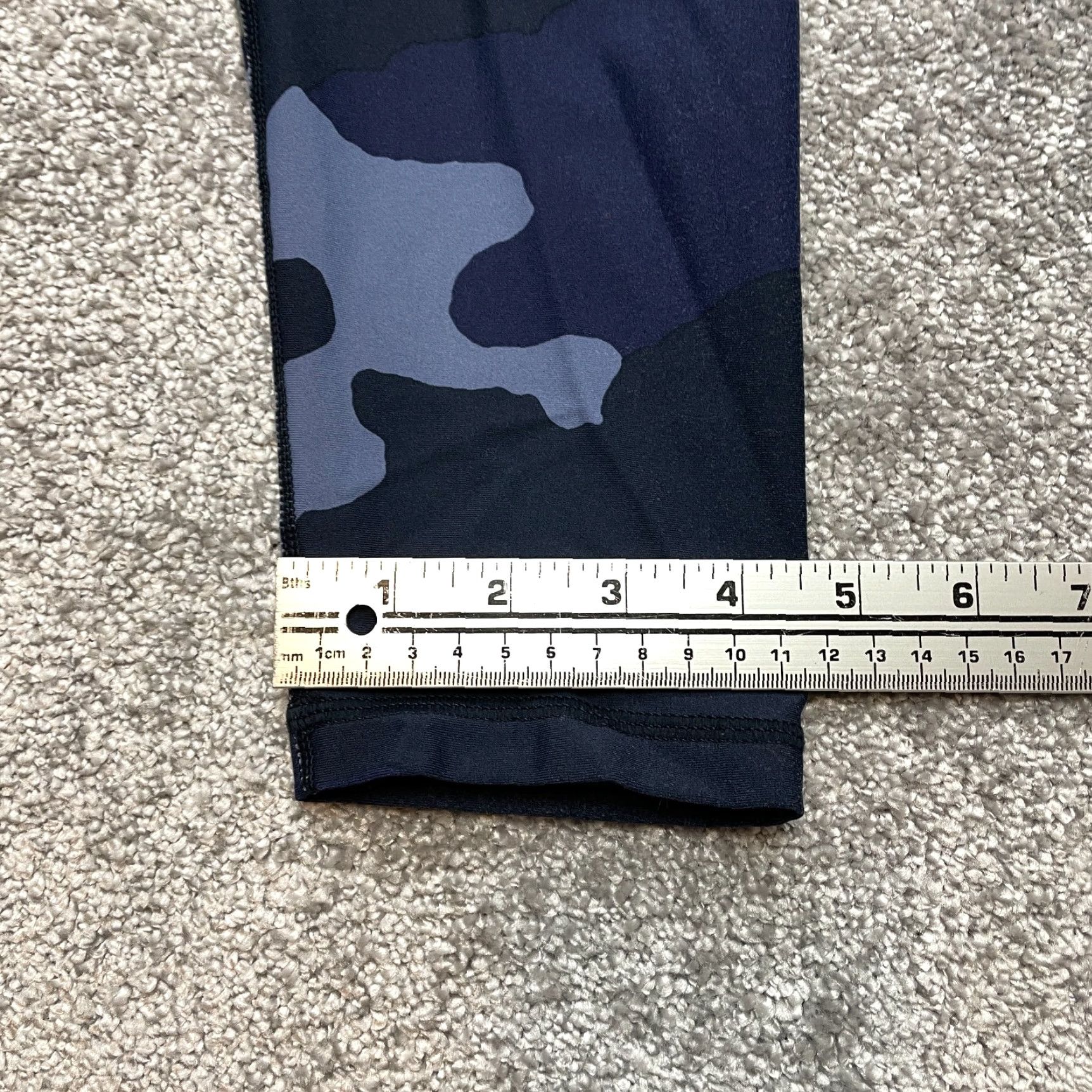 Vintage Aerie Leggings Womens M Nylon Stretch Compression Blue Camo 25 in Inseam Tapered Sports Activewear Shoes? Size 32" / US 10 / IT 46 - 2 Thumbnail
