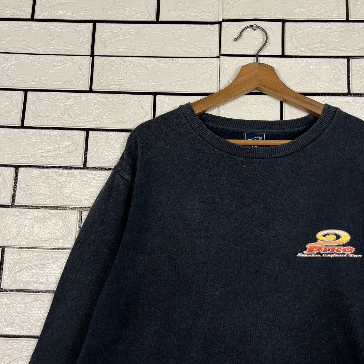 Vintage PIKO Hawaiian Longboard Wear Big Logo Sweatshirt #4244-C193 Size US L / EU 52-54 / 3 - 6 Thumbnail