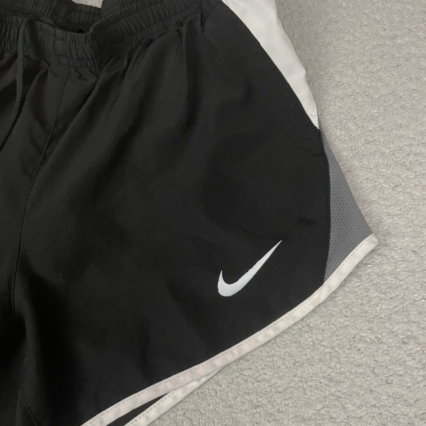 Nike VINTAGE Nike Dri Fit Athletic Shorts Womens XS Black 3" Inseam Liner Workout Run Womens Size 26" / US 2 / IT 38 - 2 Thumbnail