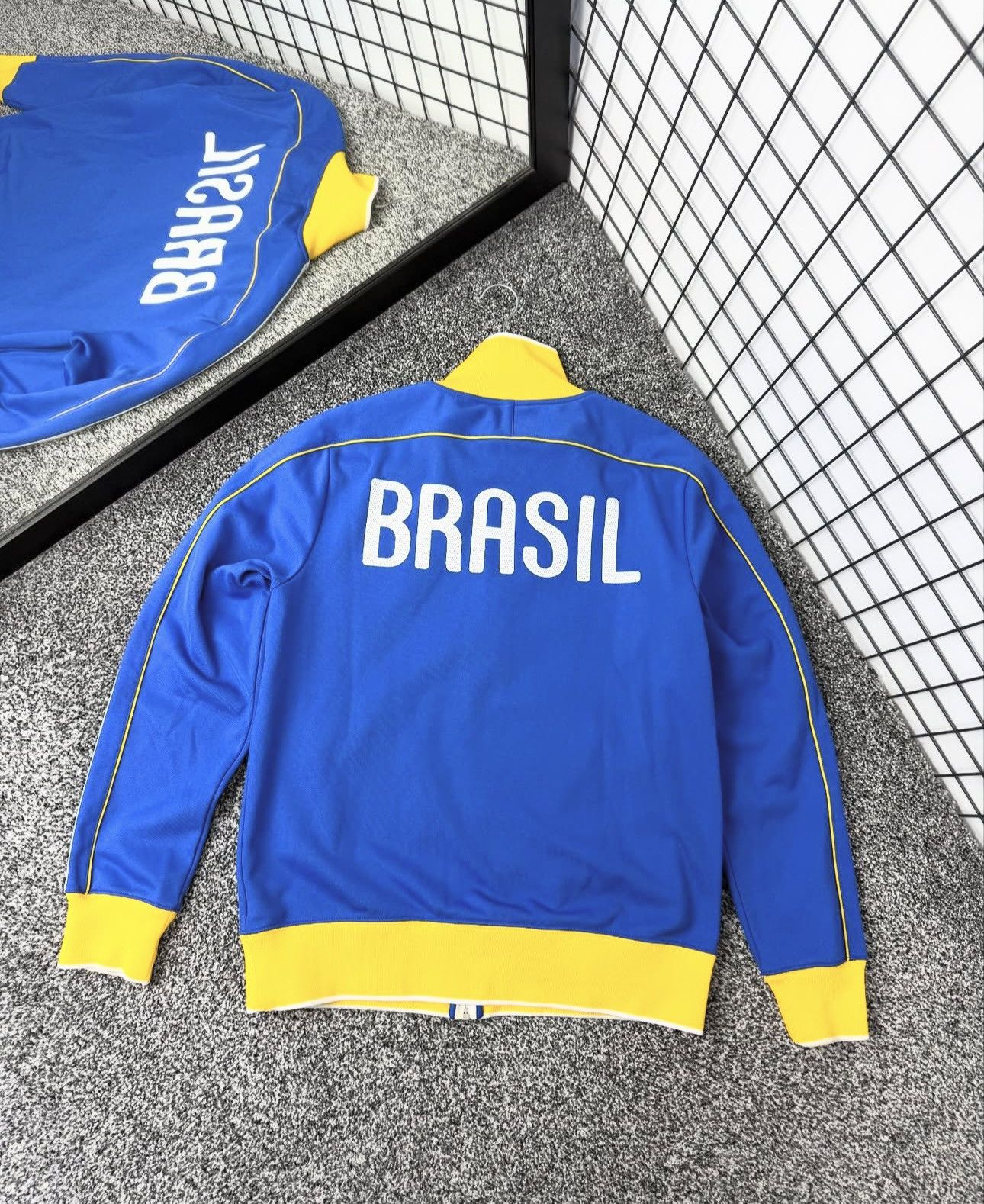 Vintage Vintage Nike Brazil track jacket Brasil size M blue logo Size US M / EU 48-50 / 2 - 2 Thumbnail