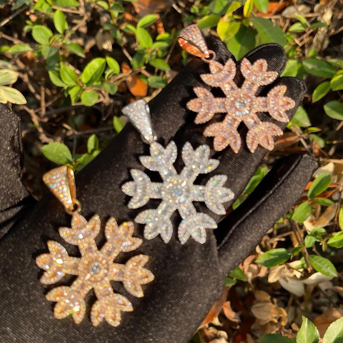 Japanese Brand Yellow Gold Diamond Snowflake Necklace Size ONE SIZE - 2 Thumbnail