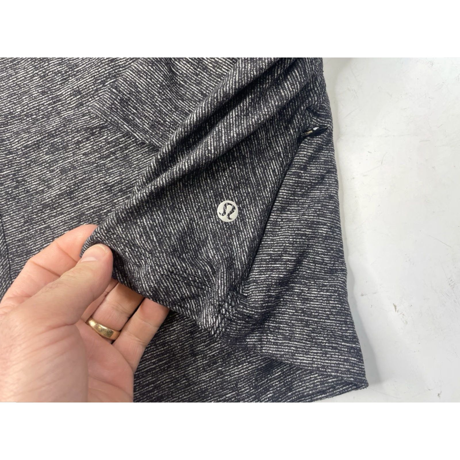 Lululemon Lululemon Athletica Long Sleeve Shirt Womens Size 8 Heathered Gray Black Size M / US 6-8 / IT 42-44 - 3 Thumbnail