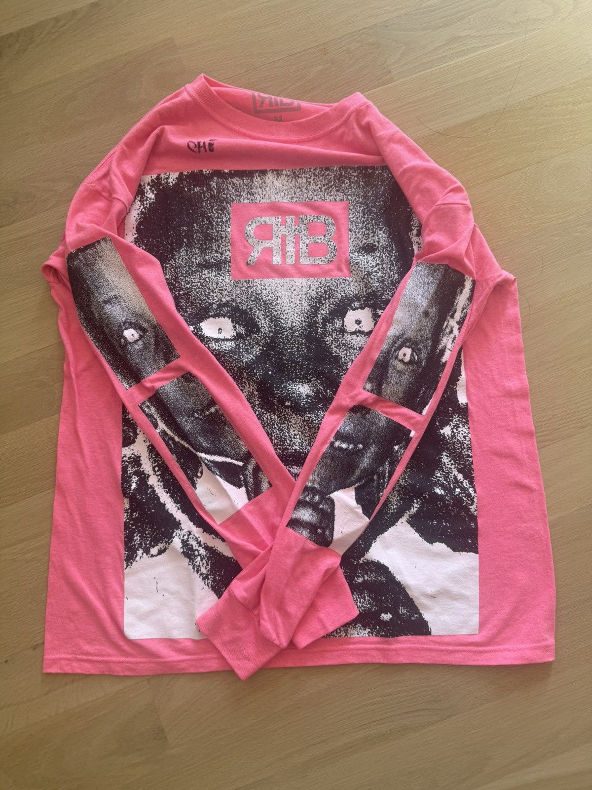Other SIGNED REST IN BASS CHE MERCH Size US M / EU 48-50 / 2 - 3 Thumbnail