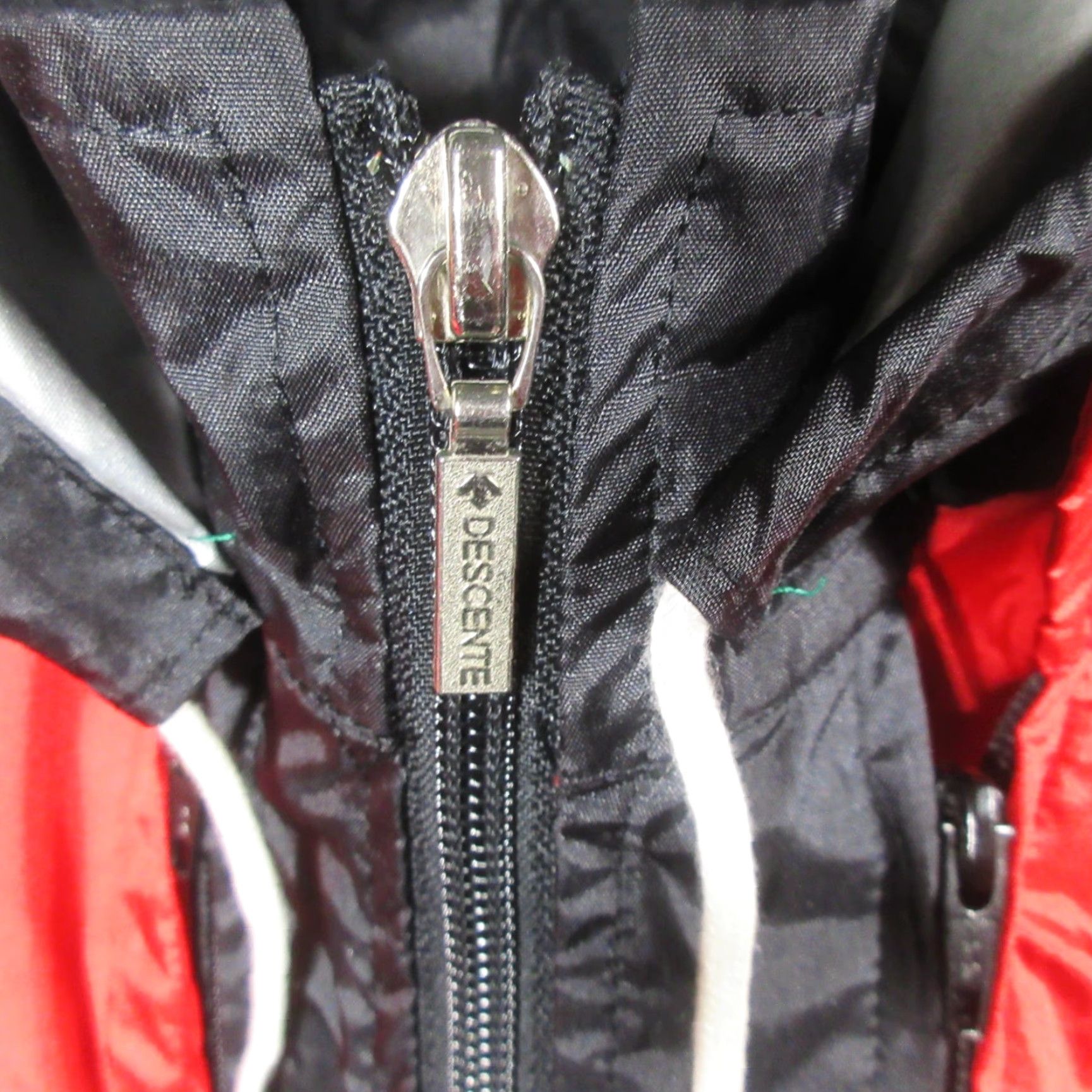 Vintage VINTAGE Descente Vest Mens L Red Lightweight Hooded Zip Off Sleeves 90s Japan Ski Windbreaker Modern Functionality Size US L / EU 52-54 / 3 - 7 Thumbnail