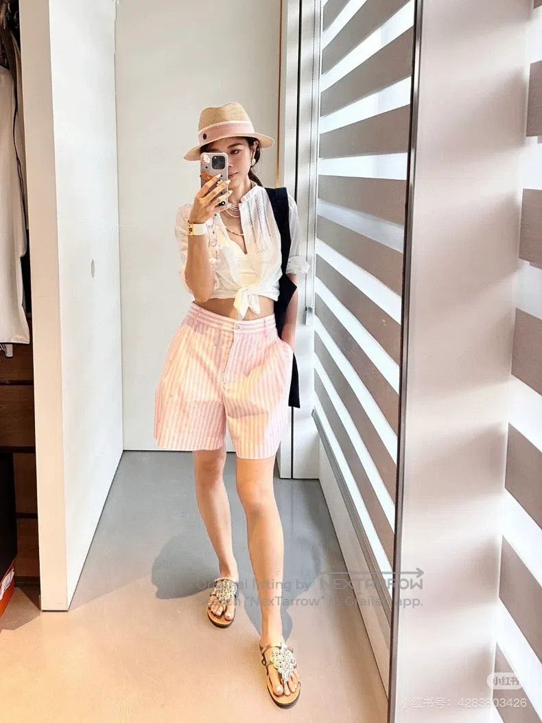 Chanel Chanel 24M Pink Striped Sequin Double C Shorts Size 42" / US 20 - 7 Thumbnail