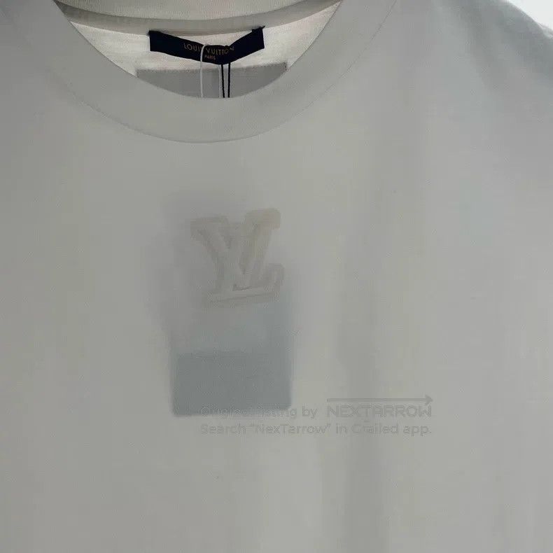 Louis Vuitton Louis Vuitton White embossed short sleeves Size US XL / EU 56 / 4 - 1 Thumbnail
