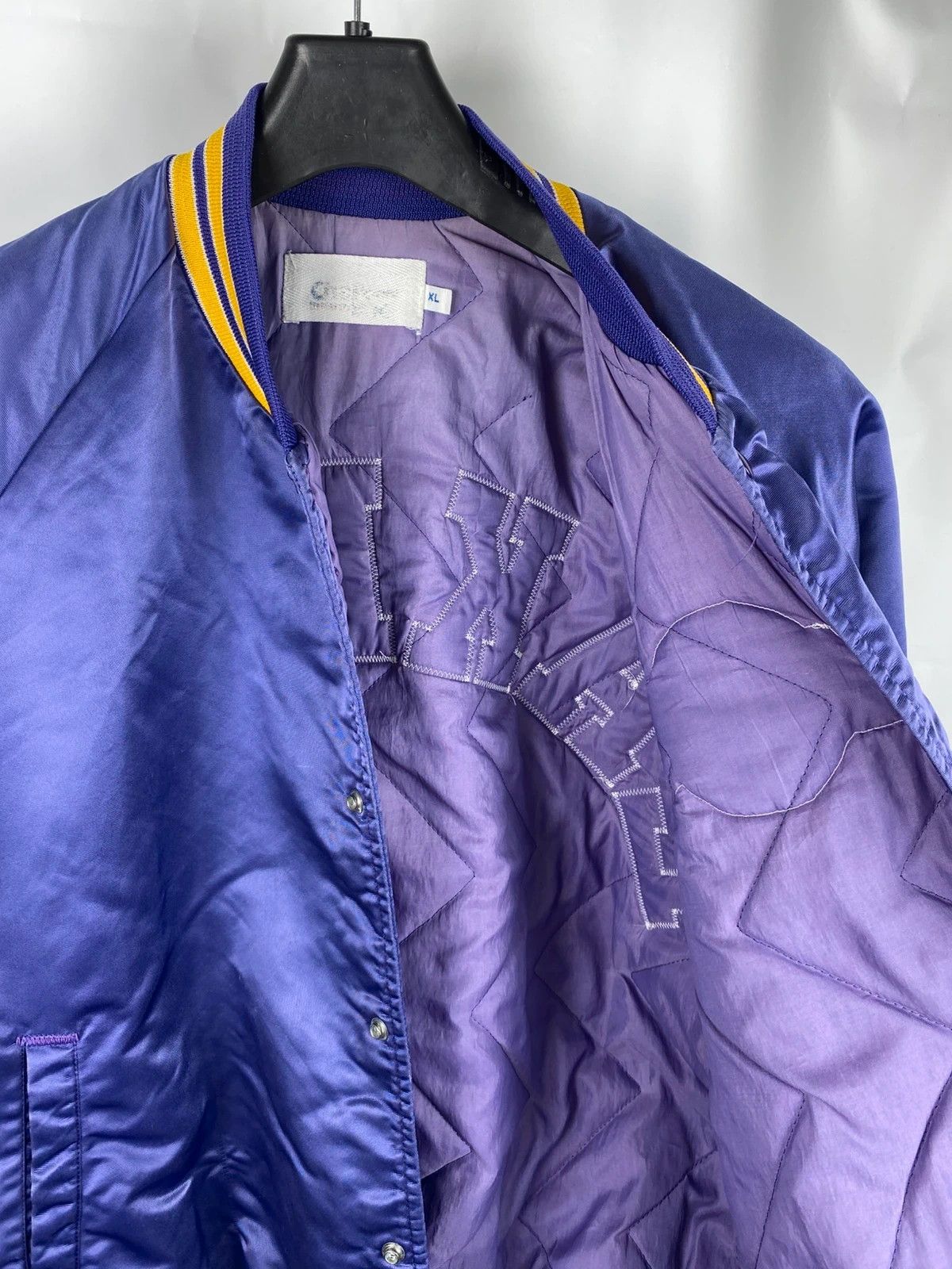 Chalk Line Vintage Los Angeles Lakers Chalk Line Bomber Jacket size XL Size US XL / EU 56 / 4 - 12 Thumbnail