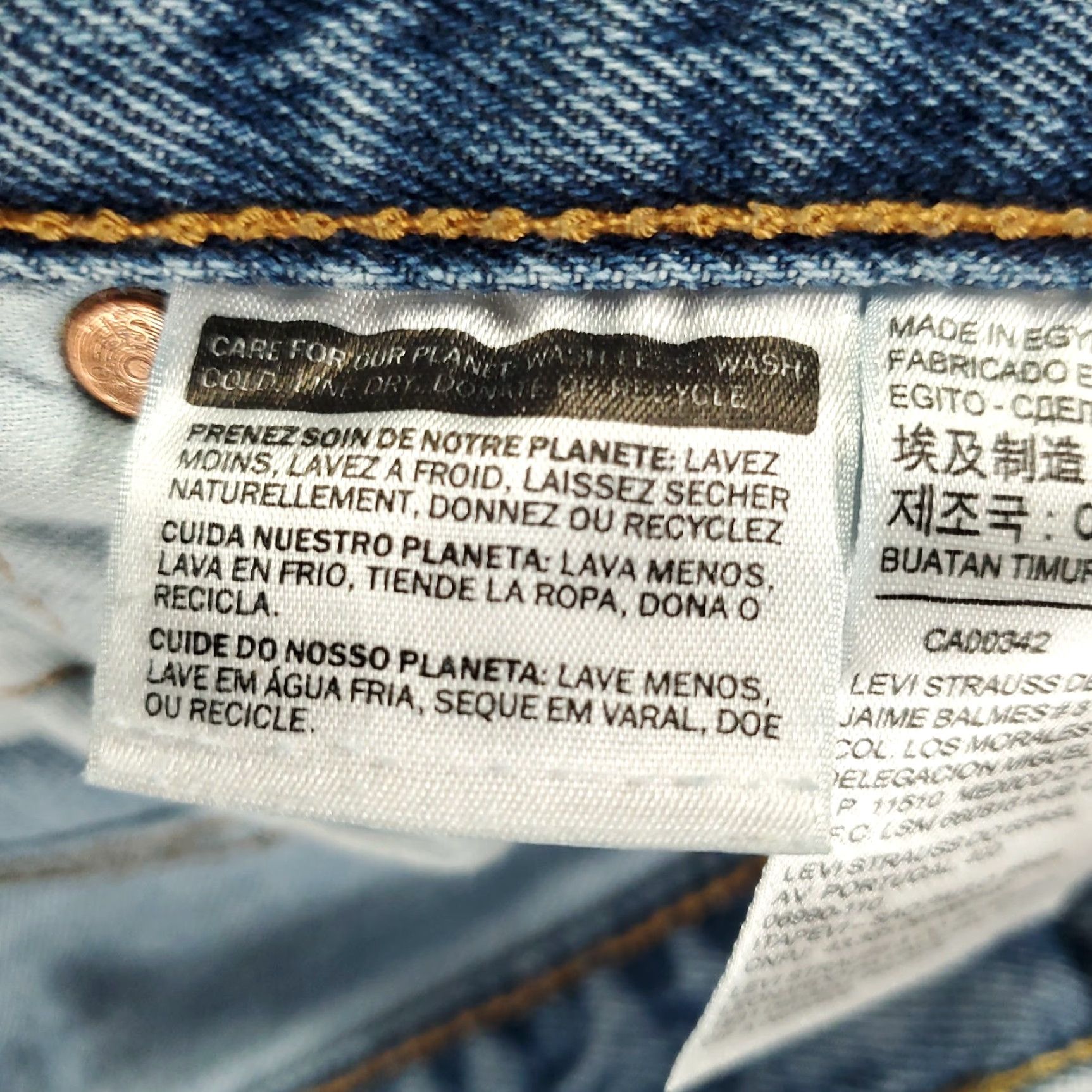 Levi's Levi's 501 Jeans Mens 44x32 Button Fly Straight Leg Denim Cotton Medium Blue 90s Vintage: No Size US 44 / EU 60 - 6 Thumbnail