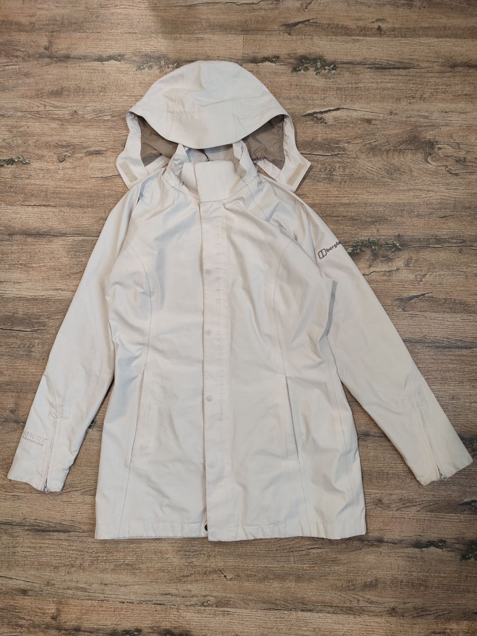 Berghaus Berghaus GORE-TEX Women's Waterproof Jacket-Coat Size 10 Size L / US 10 / IT 46 - 1 Thumbnail