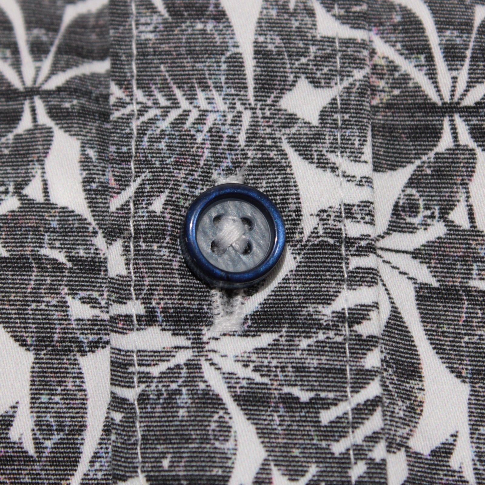 Robert Graham Robert Graham New with tags Shirt Size XL US In Gray Size US XL / EU 56 / 4 - 2 Thumbnail