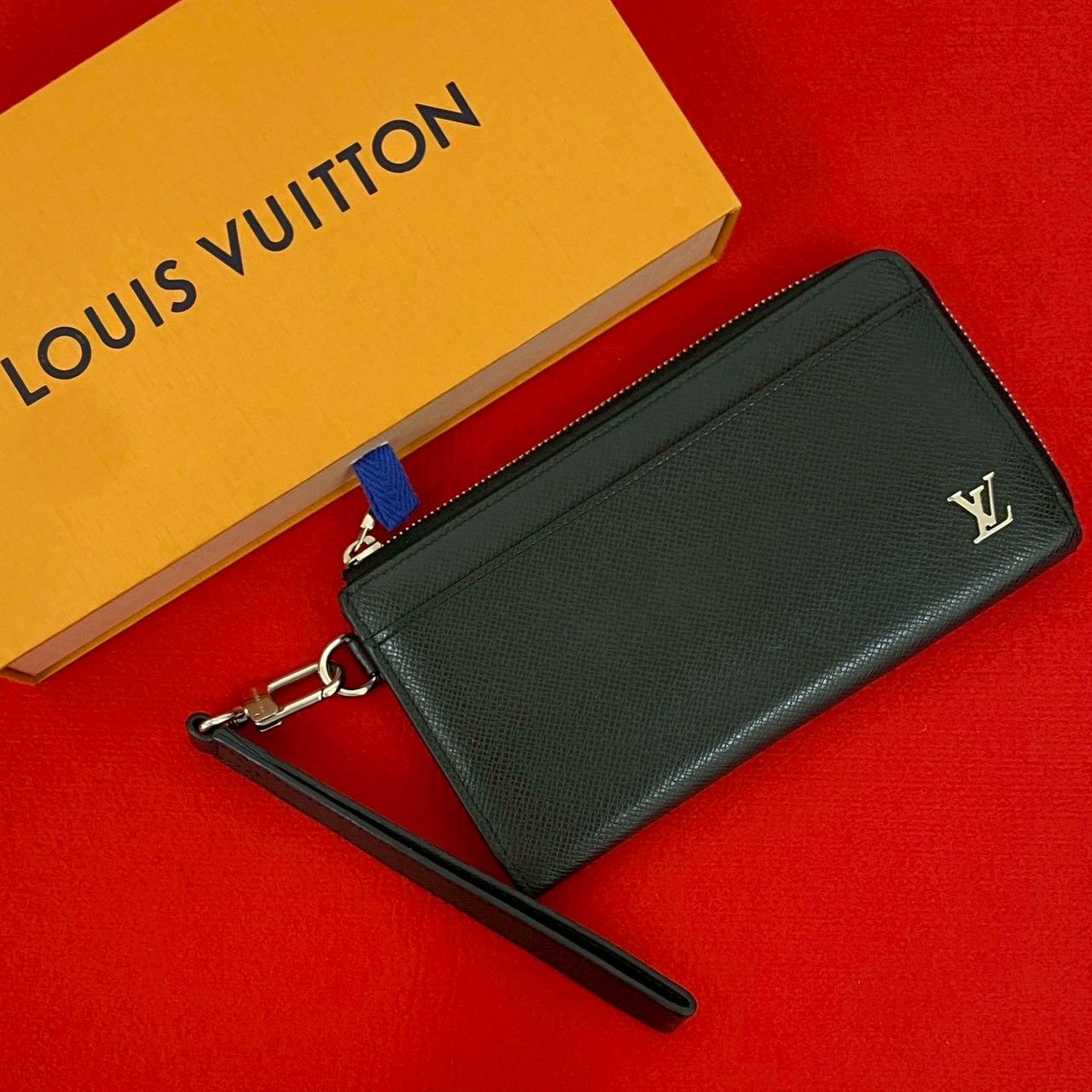 Louis Vuitton Louis Vuitton Louis Vuitton Zippy Dragonne Taiga Wallet Leather Long Wallet DUTY FREE for USA Size ONE SIZE - 1 Thumbnail