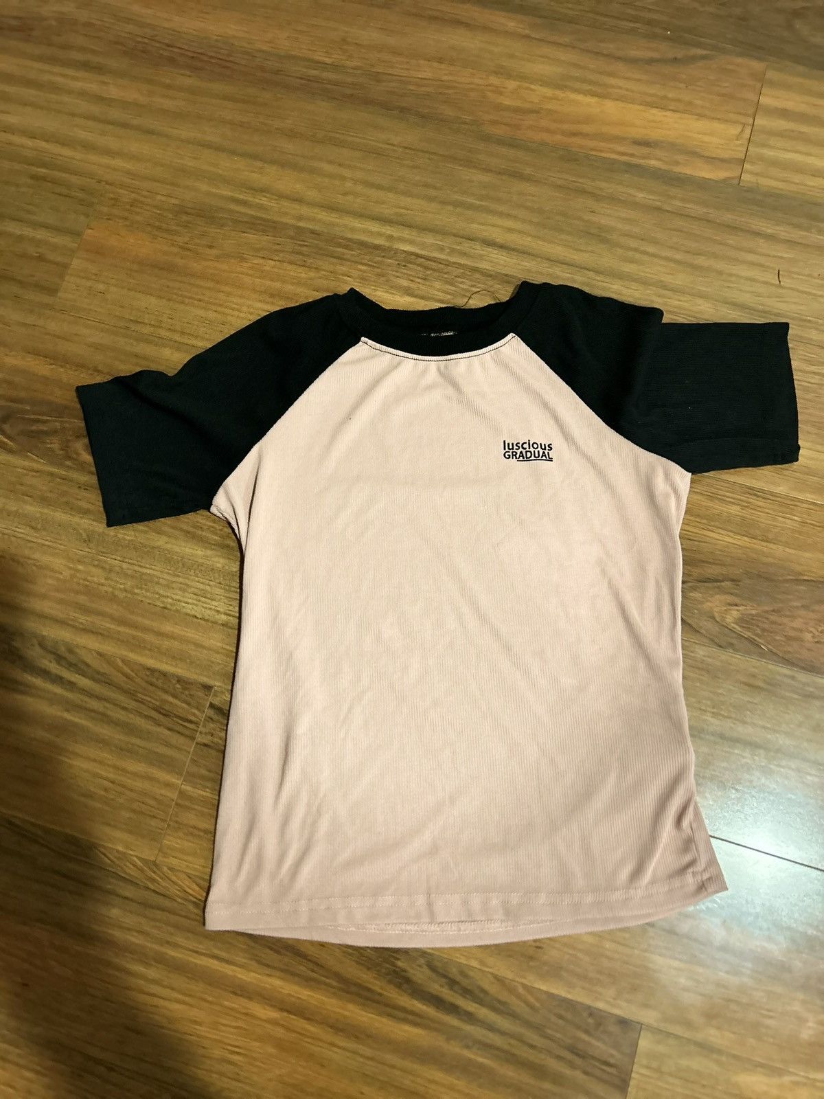 Shein Pink + black graphic tee brand new Size M / US 6-8 / IT 42-44 - 1 Thumbnail
