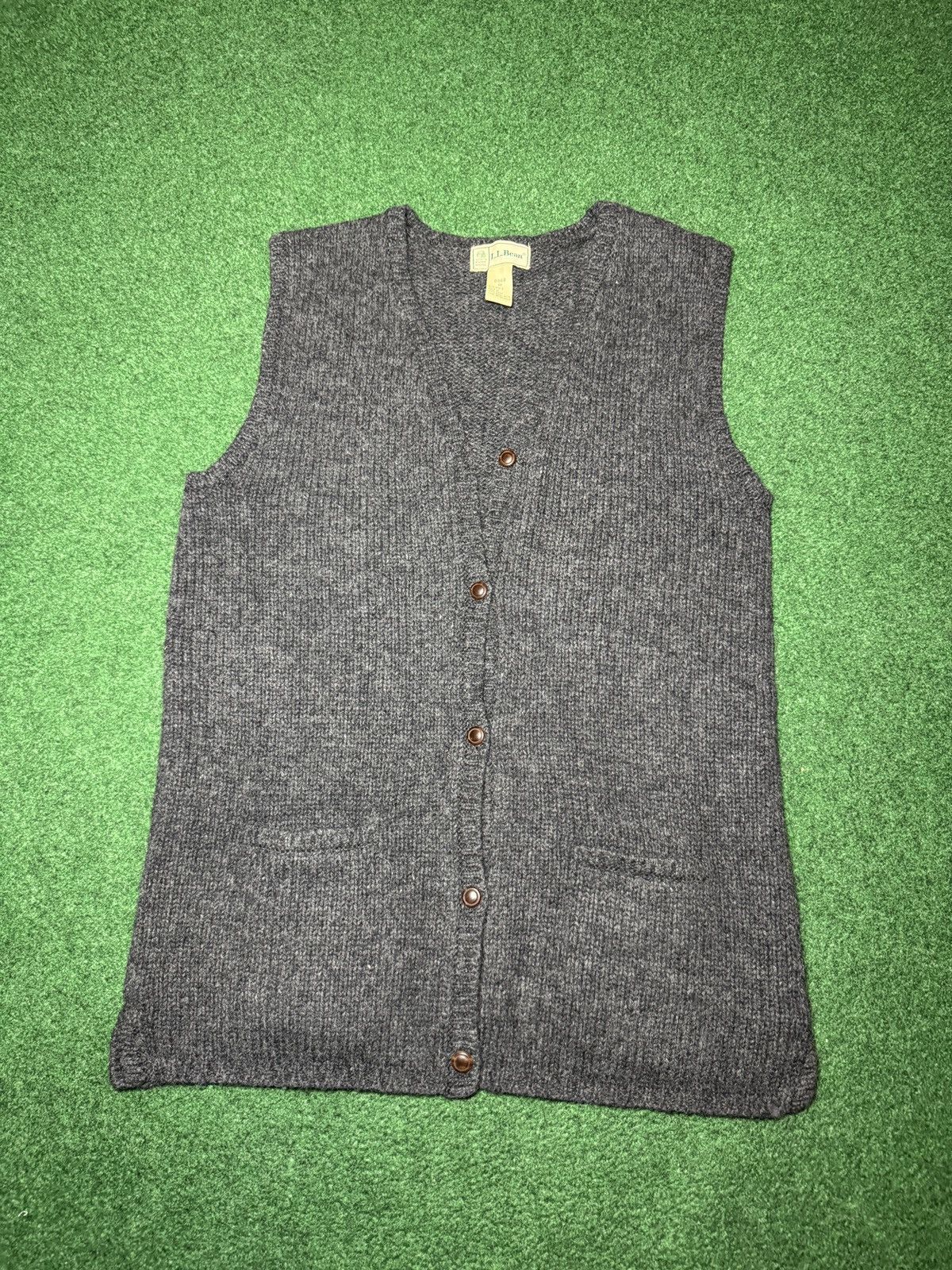 L.L. Bean Vintage L.L. Bean Med Gray Wool Sleeveless Cardigan Sweater Size M / US 6-8 / IT 42-44 - 1 Thumbnail