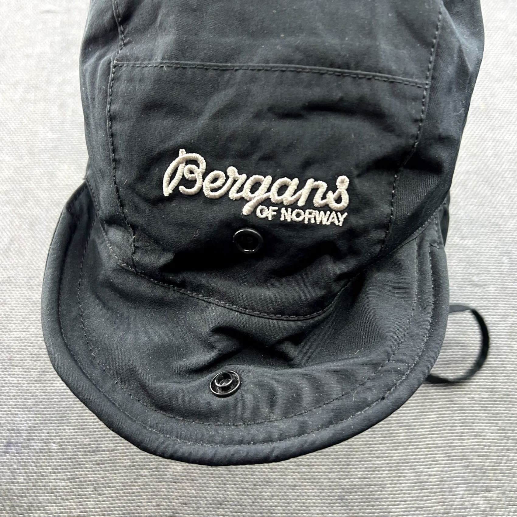 Vintage Bergans Alaska Mountain Cap Hat Medium Black Hiking Outdoor Adjustable Brim Unisex Adults Beanie Size ONE SIZE - 3 Thumbnail
