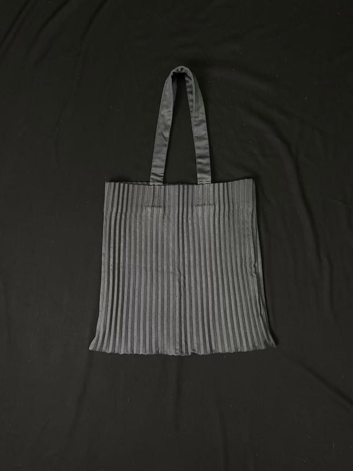 Japanese Brand Deadstock A Pale Petal Pleats Gray Tote Bag OS Size ONE SIZE - 1 Thumbnail