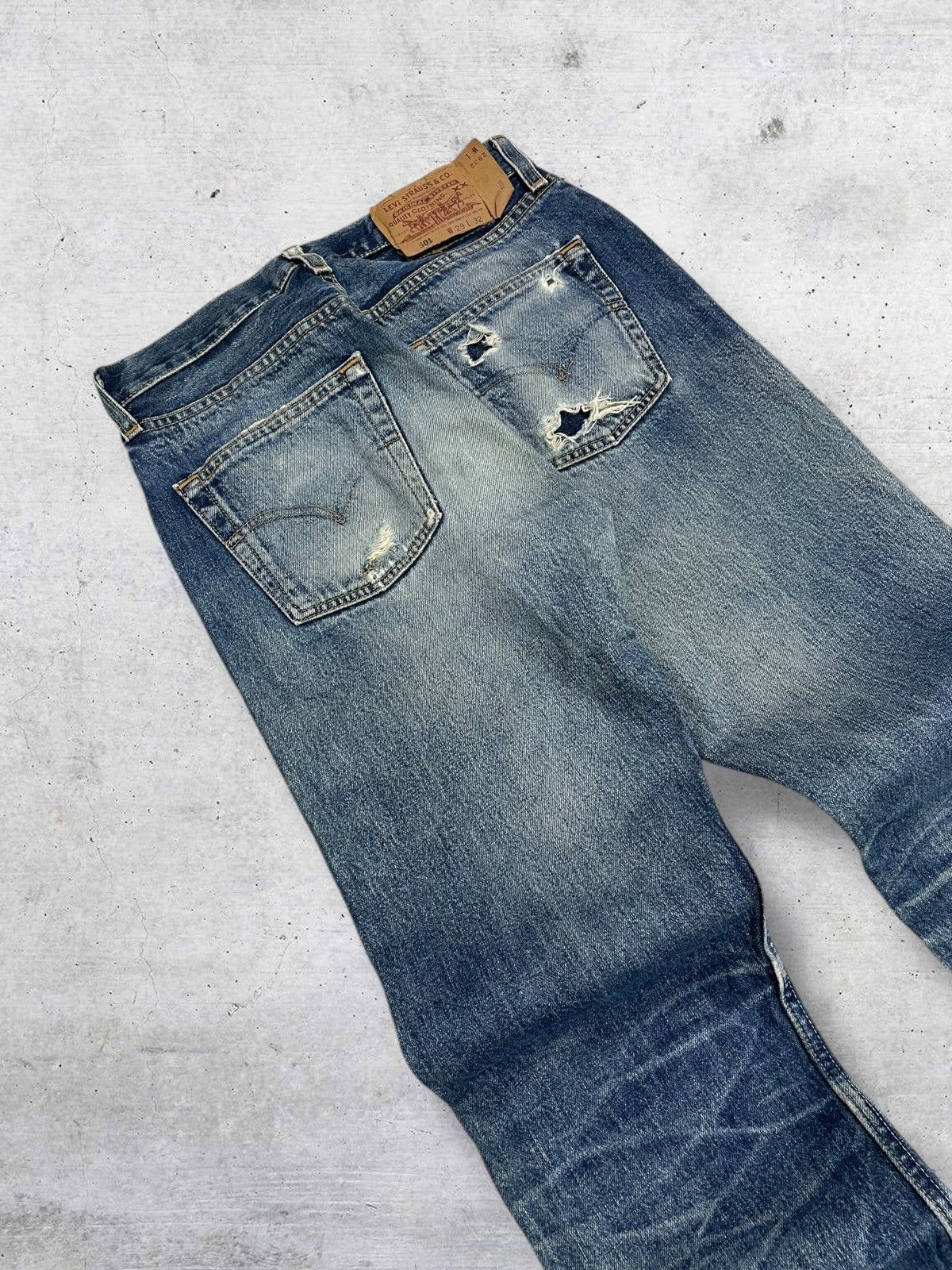 Levi's Vintage Clothing VINTAGE 501 LEVIS USA DESIGNER 90S RIPPED WHISKERING DENIM Size US 28 / EU 44 - 14 Thumbnail