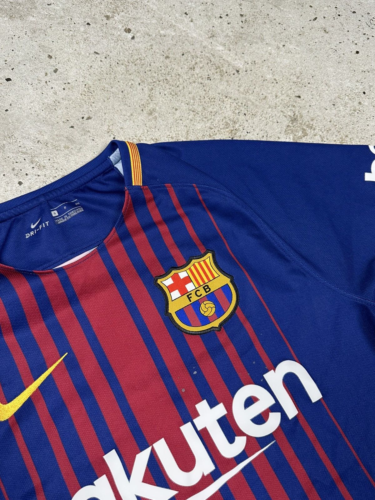 Nike Nike x FC Barcelona 2017/2018 Home Suarez #9 Jersey Size US S / EU 44-46 / 1 - 9 Thumbnail