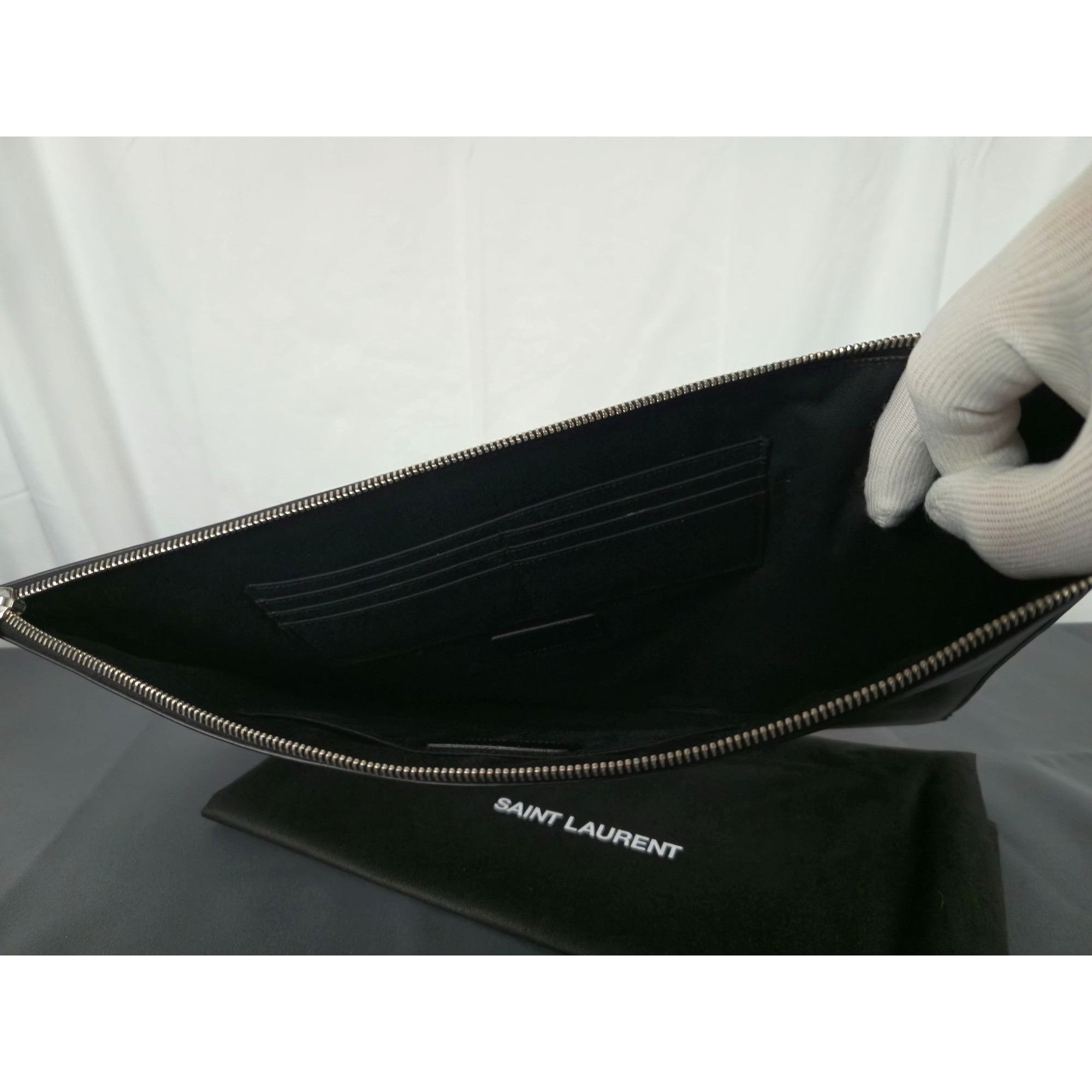 Yves Saint Laurent Saint Laurent Waiting For Sunset Black Leather Pouch Size ONE SIZE - 9 Thumbnail