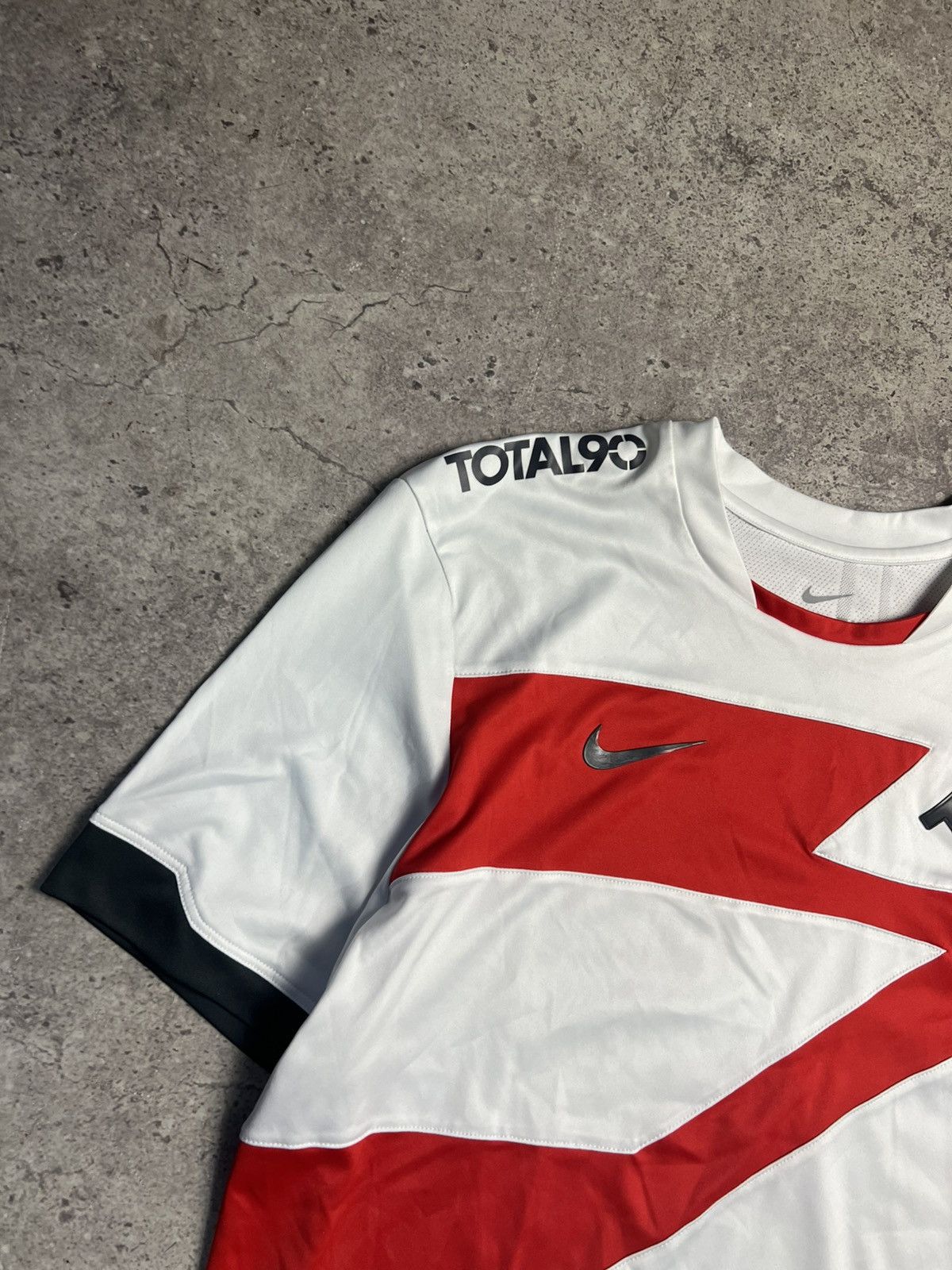 Nike Vintage Y2K Nike Total 90 Jersey Tee Shirt Size US M / EU 48-50 / 2 - 3 Thumbnail