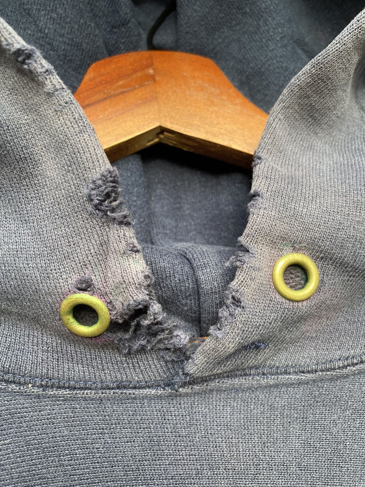 Champion Vintage Champion Reverse Weave Hoodie Distressed Size Large Size US L / EU 52-54 / 3 - 6 Thumbnail