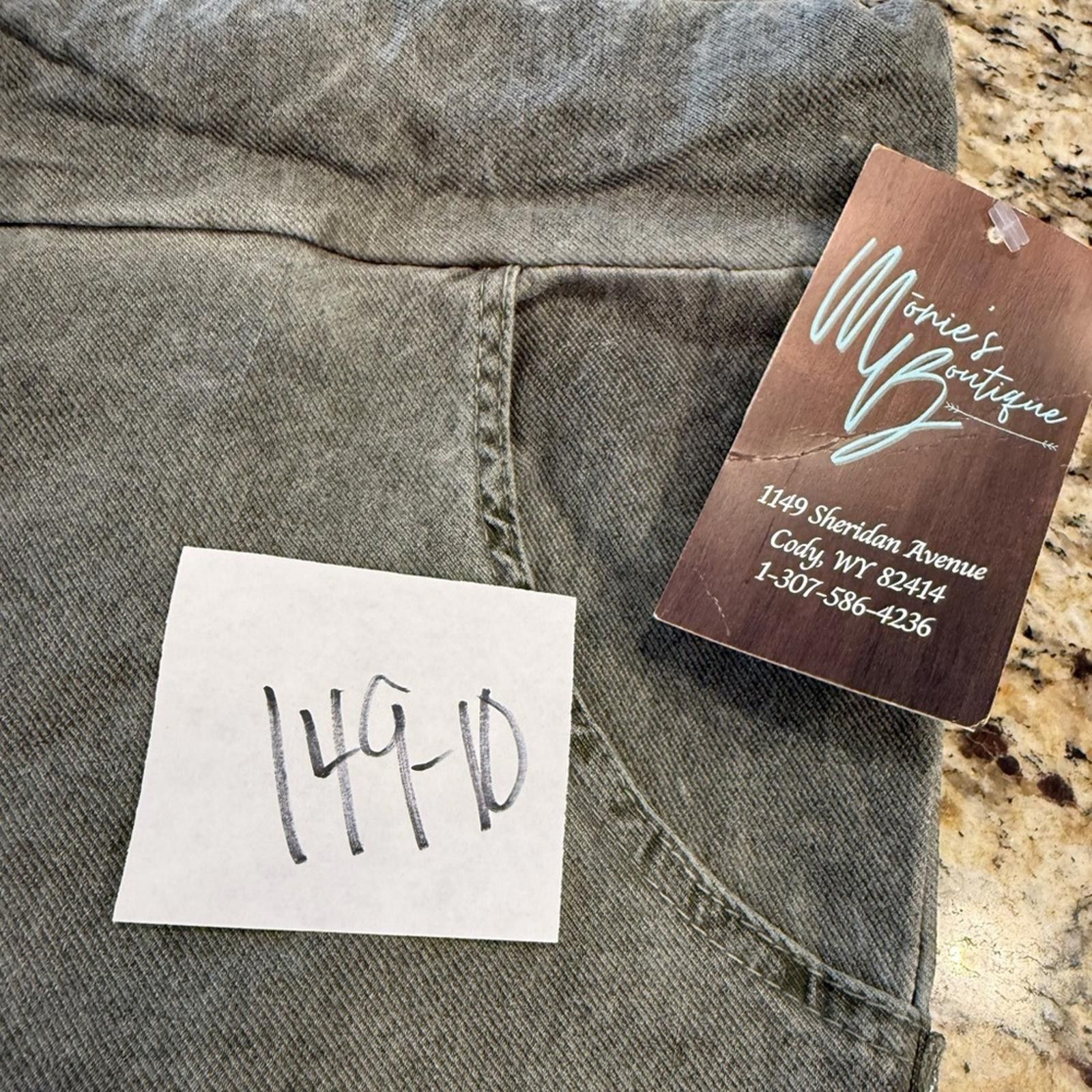 Other Morie’s Boutique gray jeans embroidered embellished SZ S/M Size 30" / US 8 / IT 44 - 11 Thumbnail