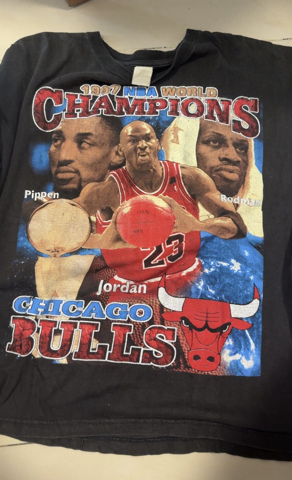Vintage Vintage 1997 NBA World Champions Chicago Bulls Rap Tee Size US XL / EU 56 / 4 - 2 Thumbnail