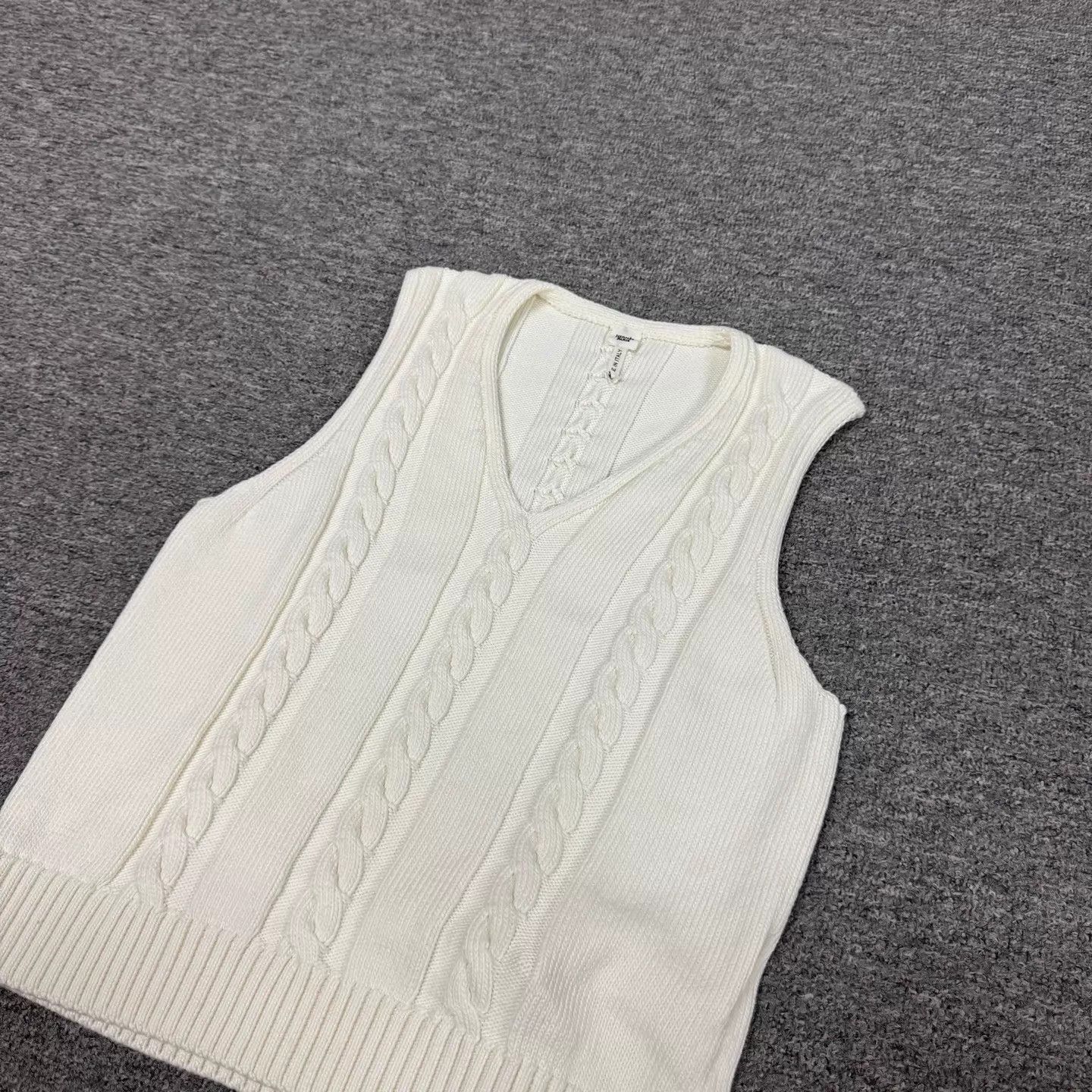 Hermes Hermes Ivory V-neck Cable Knit Vest Size 40 99 New Size M / US 6-8 / IT 42-44 - 4 Thumbnail