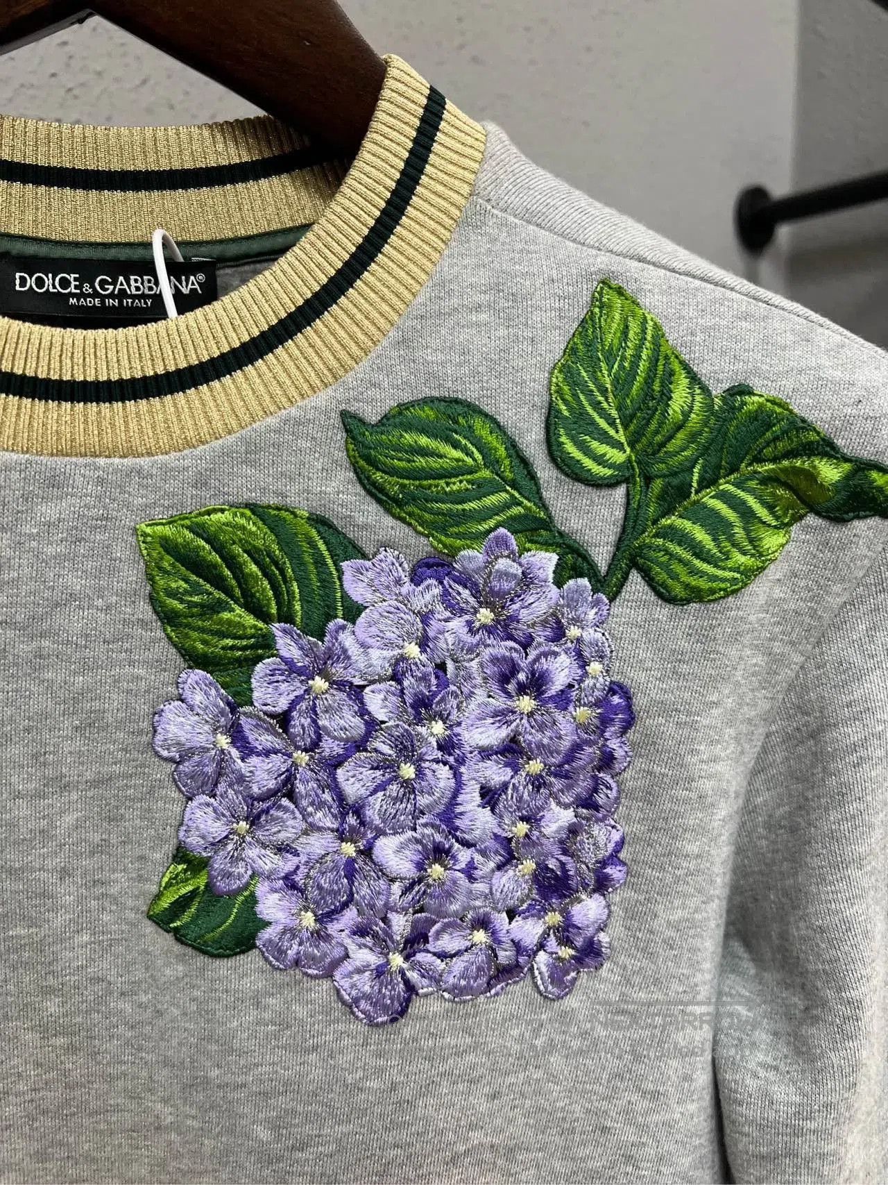 Dolce & Gabbana Dolce&Gabbana Embroidered Sweatshirt. Size XS / US 0-2 / IT 36-38 - 3 Thumbnail