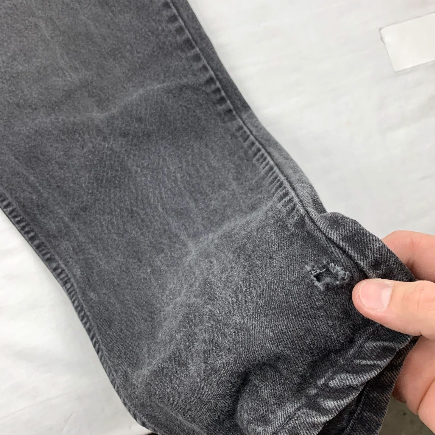 Levi's VINTAGE Levi's 521 Jeans Womens 18 Short Black High Waist Tapered Leg 90s USA Classic American Jeans Womens Size 40" / US 18 - 3 Thumbnail