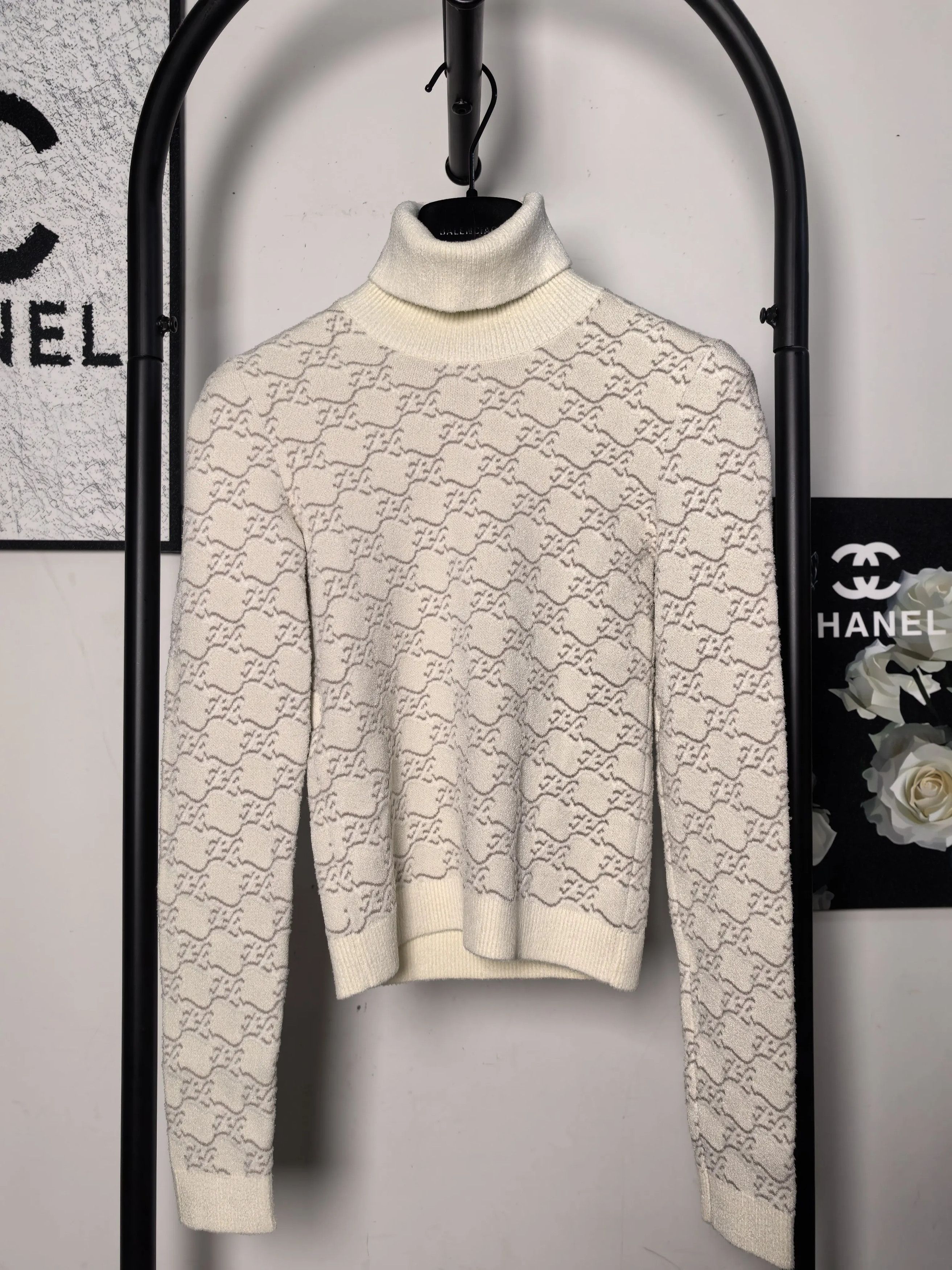 Fendi Fendi White Sweater M Women Size M / US 6-8 / IT 42-44 - 1 Thumbnail