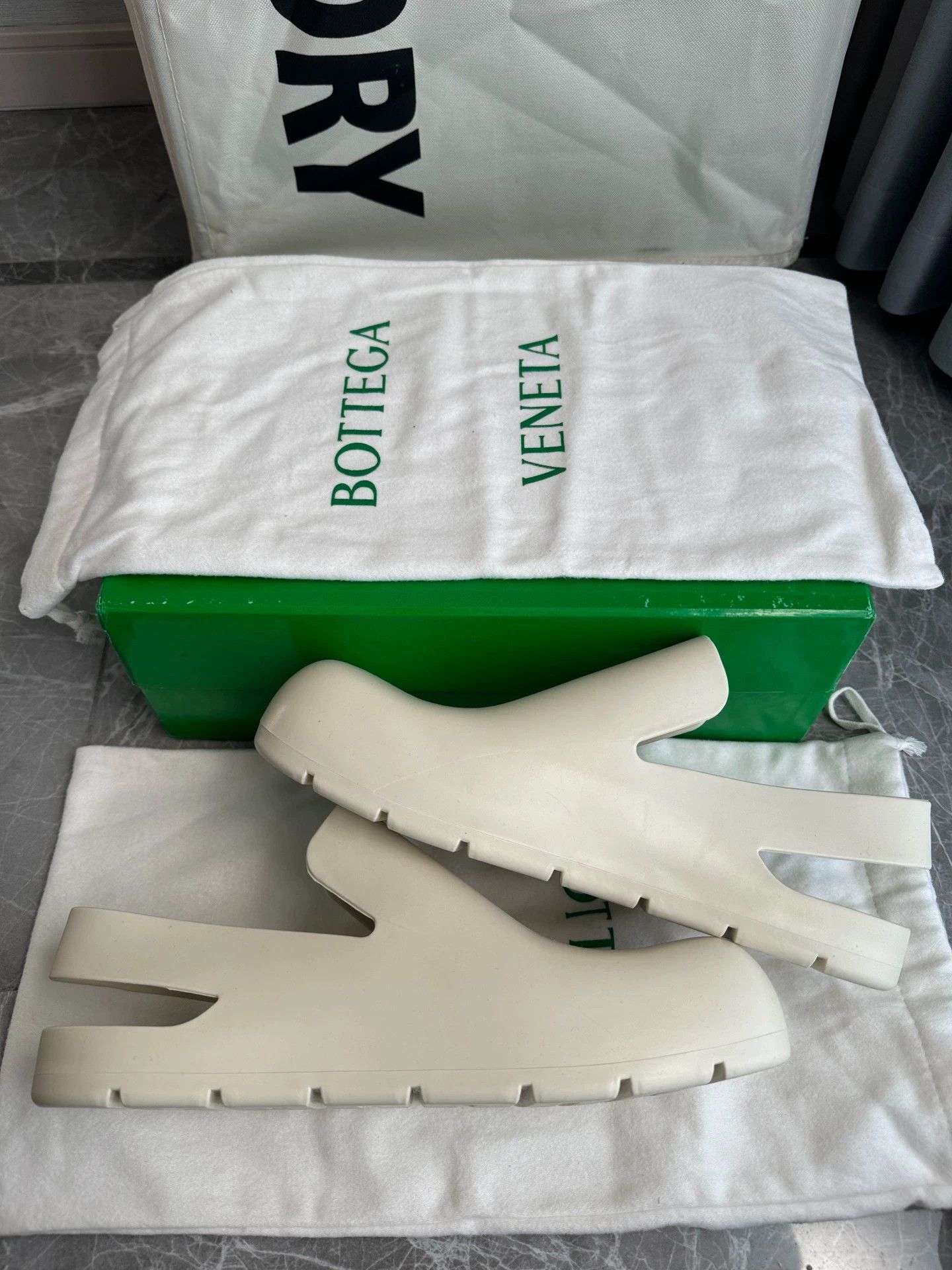Bottega Veneta Bottega Veneta Puddle Sandals Women's 39 White Size US 8.5 / IT 38.5 - 7 Thumbnail