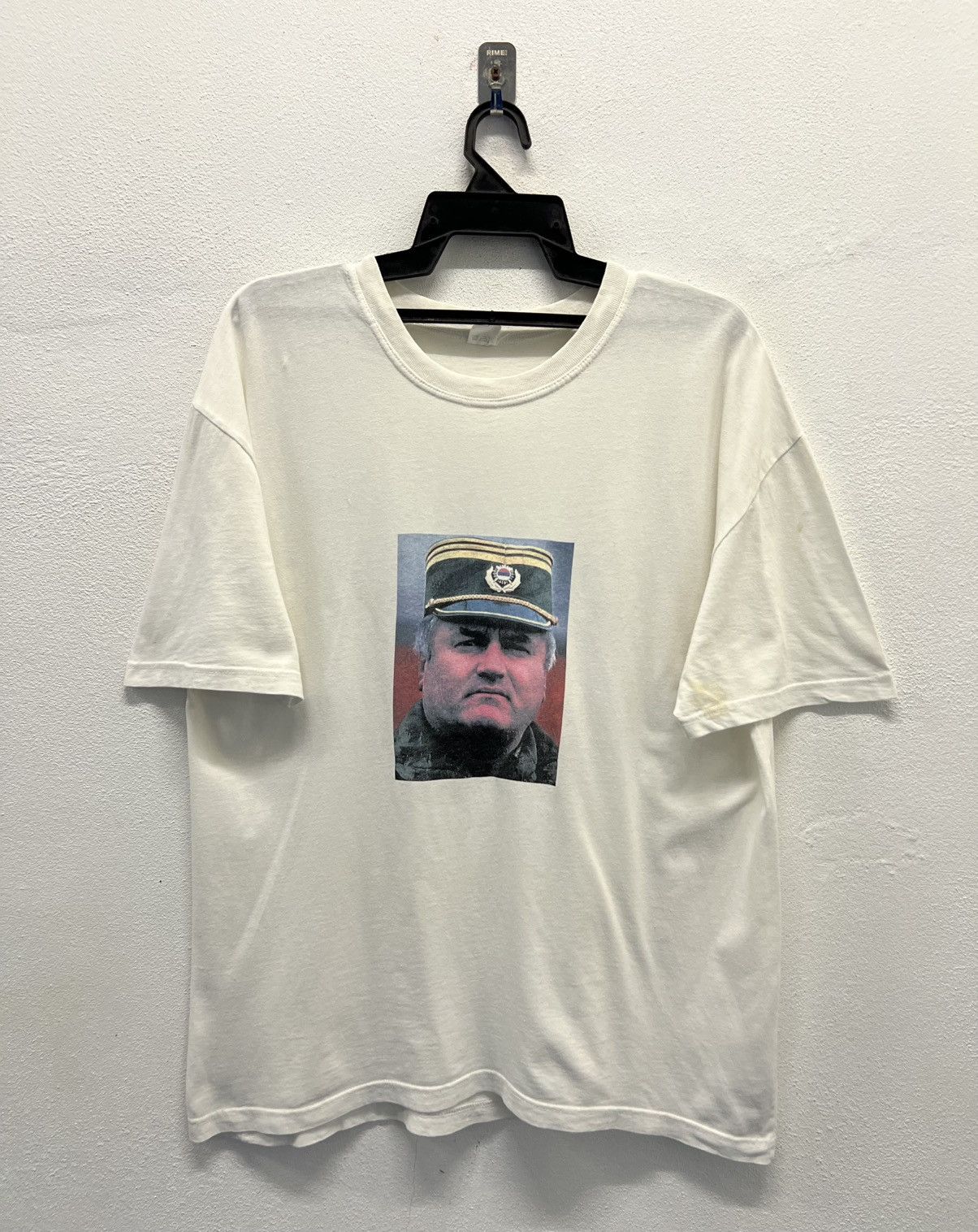 Vintage VINTAGE RATKO MLADIC “BUTCHER OF BOSNIA” SHIRT Size US XL / EU 56 / 4 - 1 Thumbnail