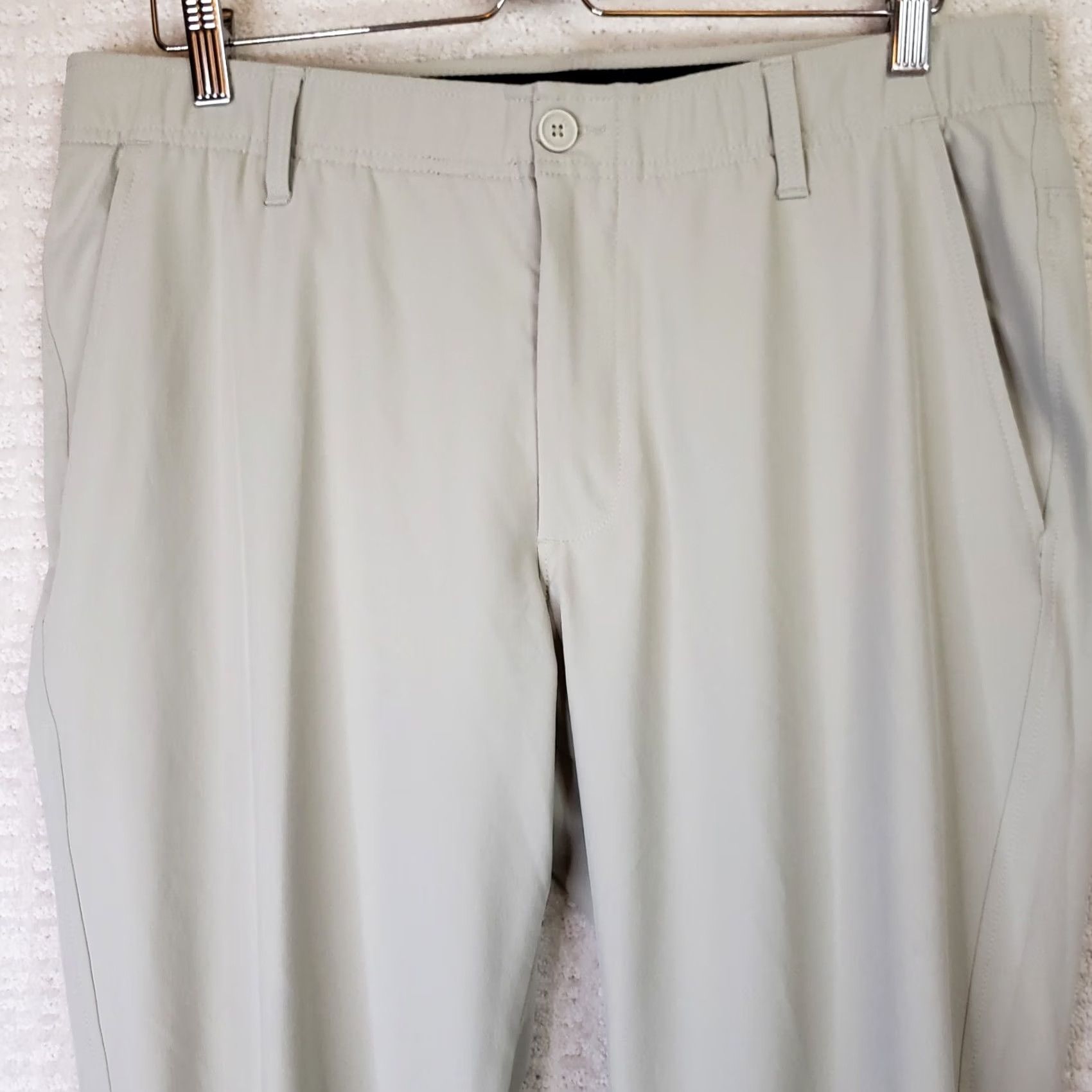 Under Armour Under Armour UA Golf Pants Mens 36x34 Beige Ivory Solid Button Flat Front Straight Leg Inseam 34 Regular Size 36 Mens Size US 36 / EU 52 - 3 Thumbnail