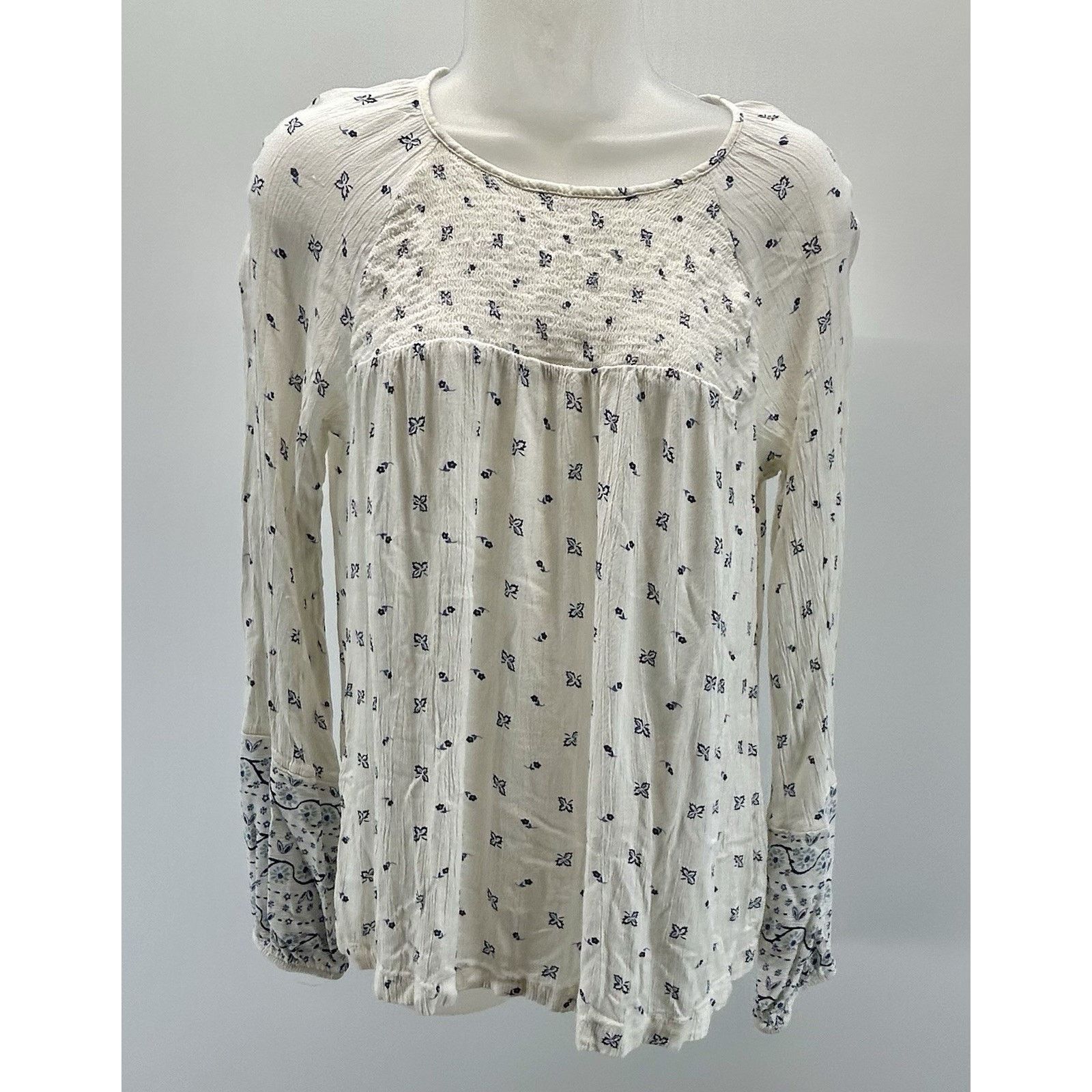 Old Navy Old Navy Women’s Blouse M White & Blue Floral Boho Peasant Size M / US 6-8 / IT 42-44 - 1 Thumbnail