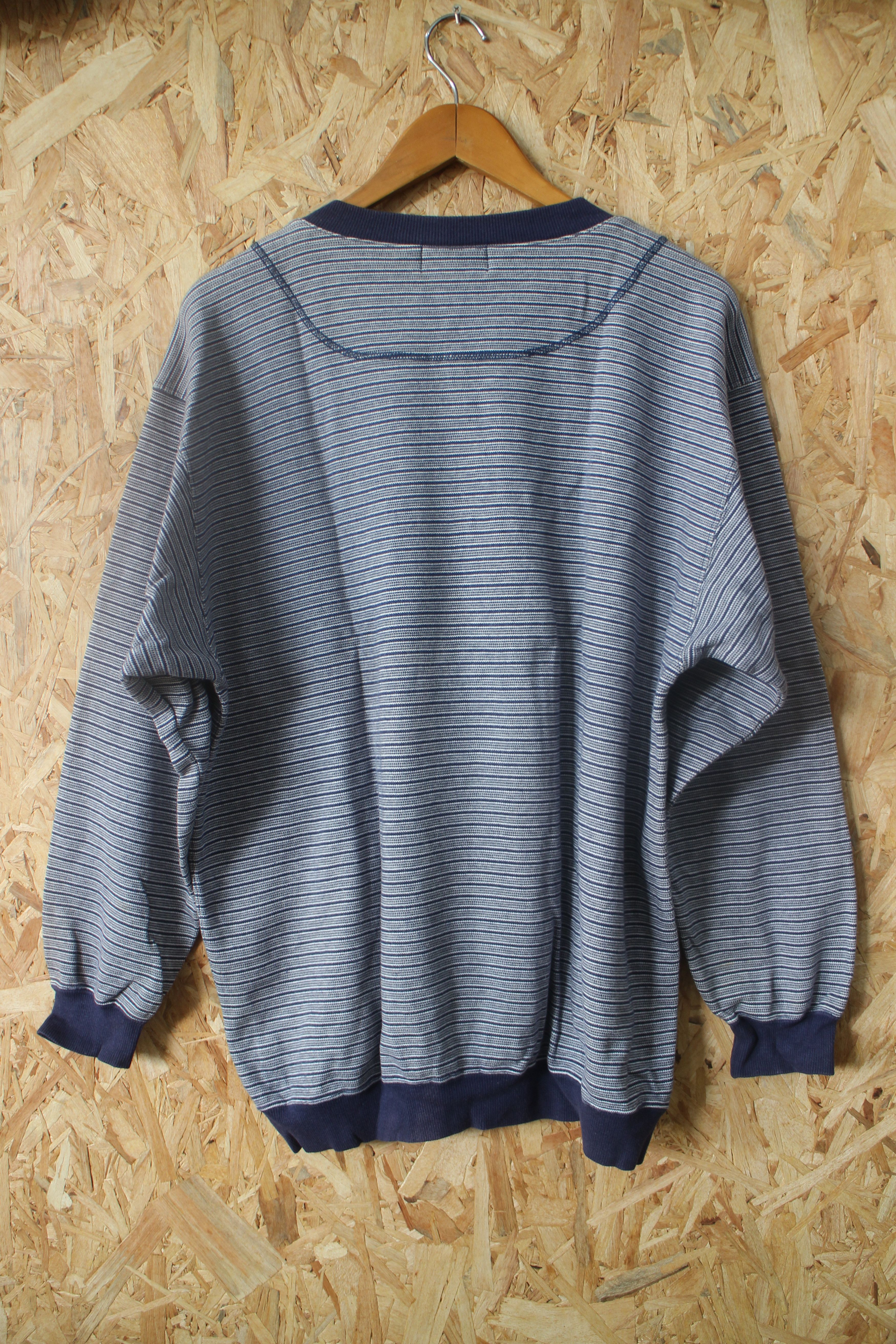 Gianni Valentino Gianni Valentino Sportwear V Neck Sweatshirt Men Size LL Size US L / EU 52-54 / 3 - 5 Thumbnail