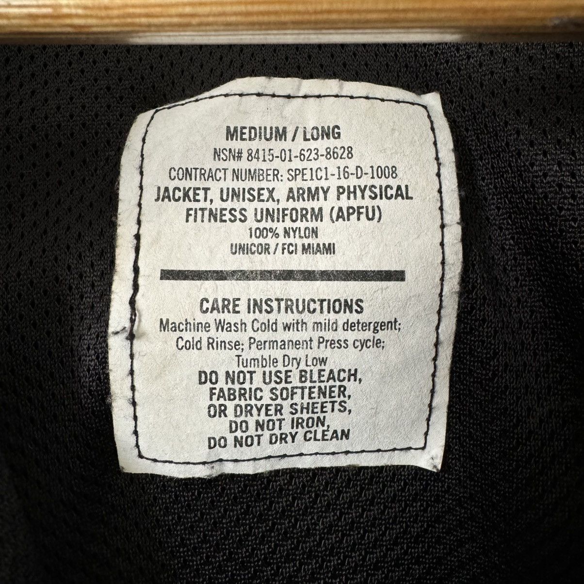 Vintage VTG US Army Black & Yellow Spellout Windbreaker Jacket | M Size US M / EU 48-50 / 2 - 5 Thumbnail